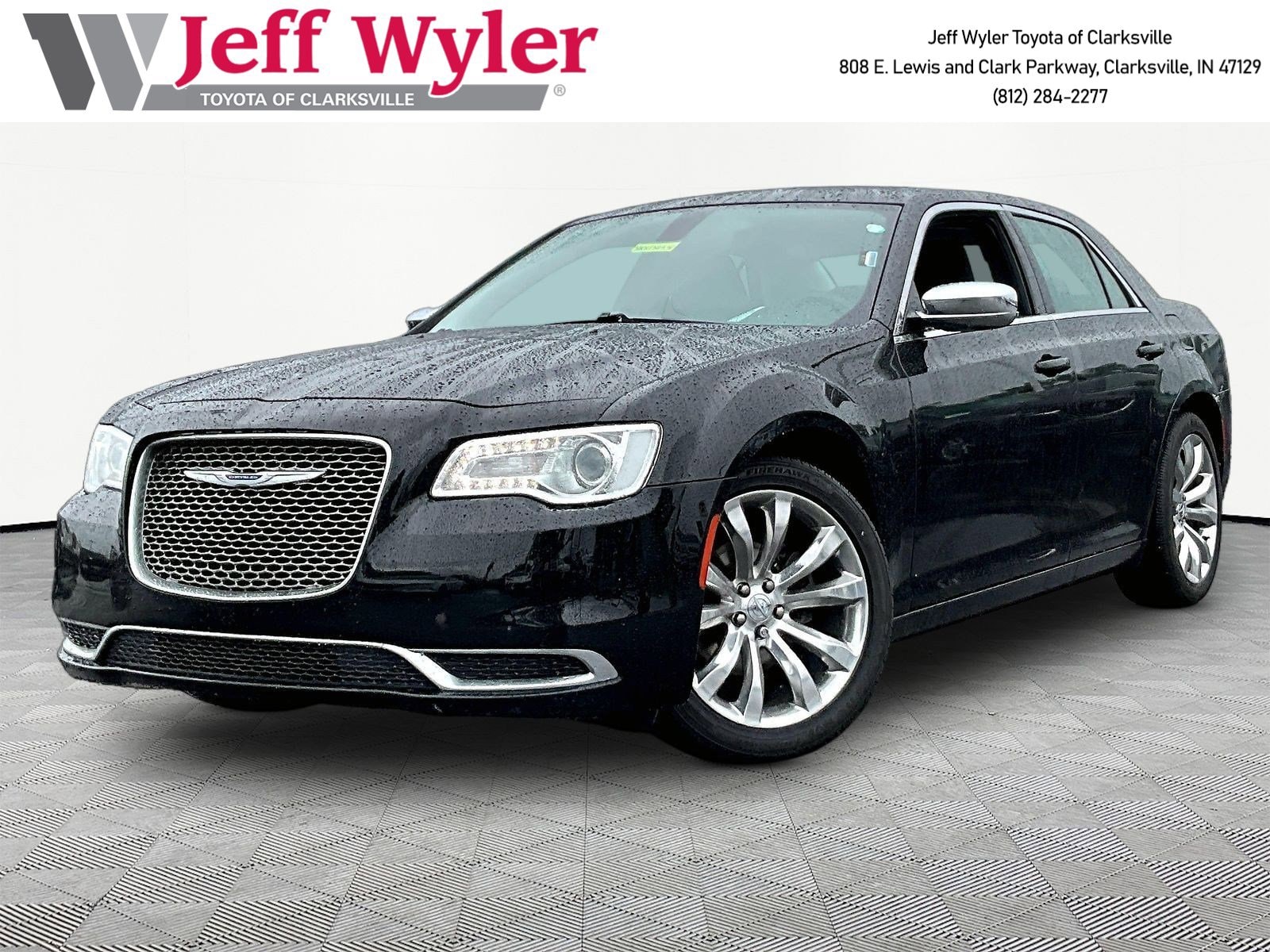 2019 Chrysler 300 Touring's photo
