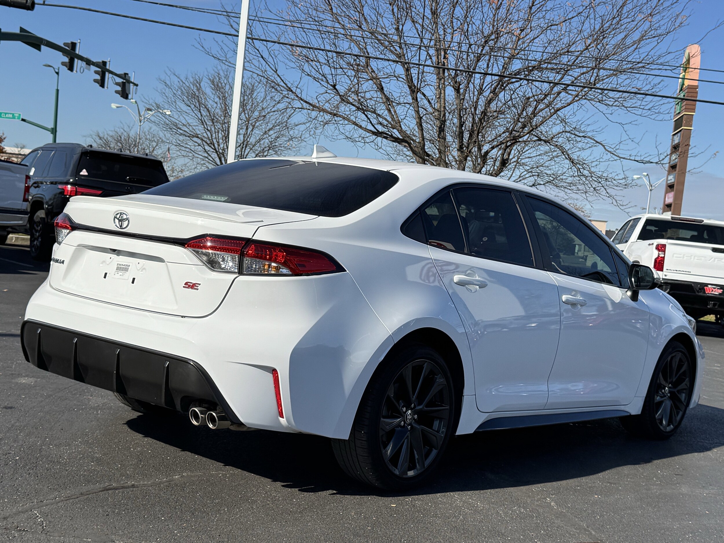 2023 Toyota Corolla SE photo 3