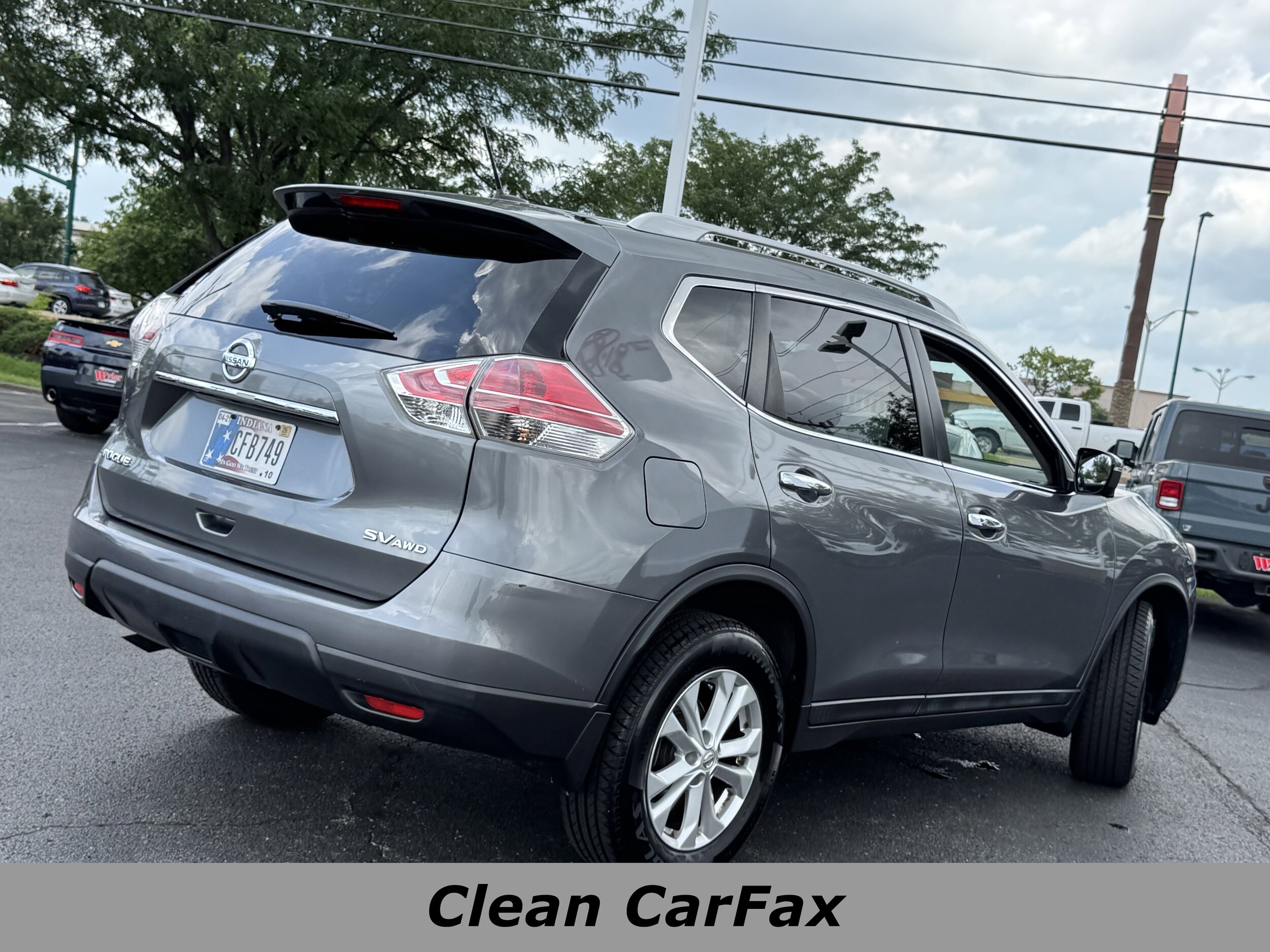 2016 Nissan Rogue SV photo 3