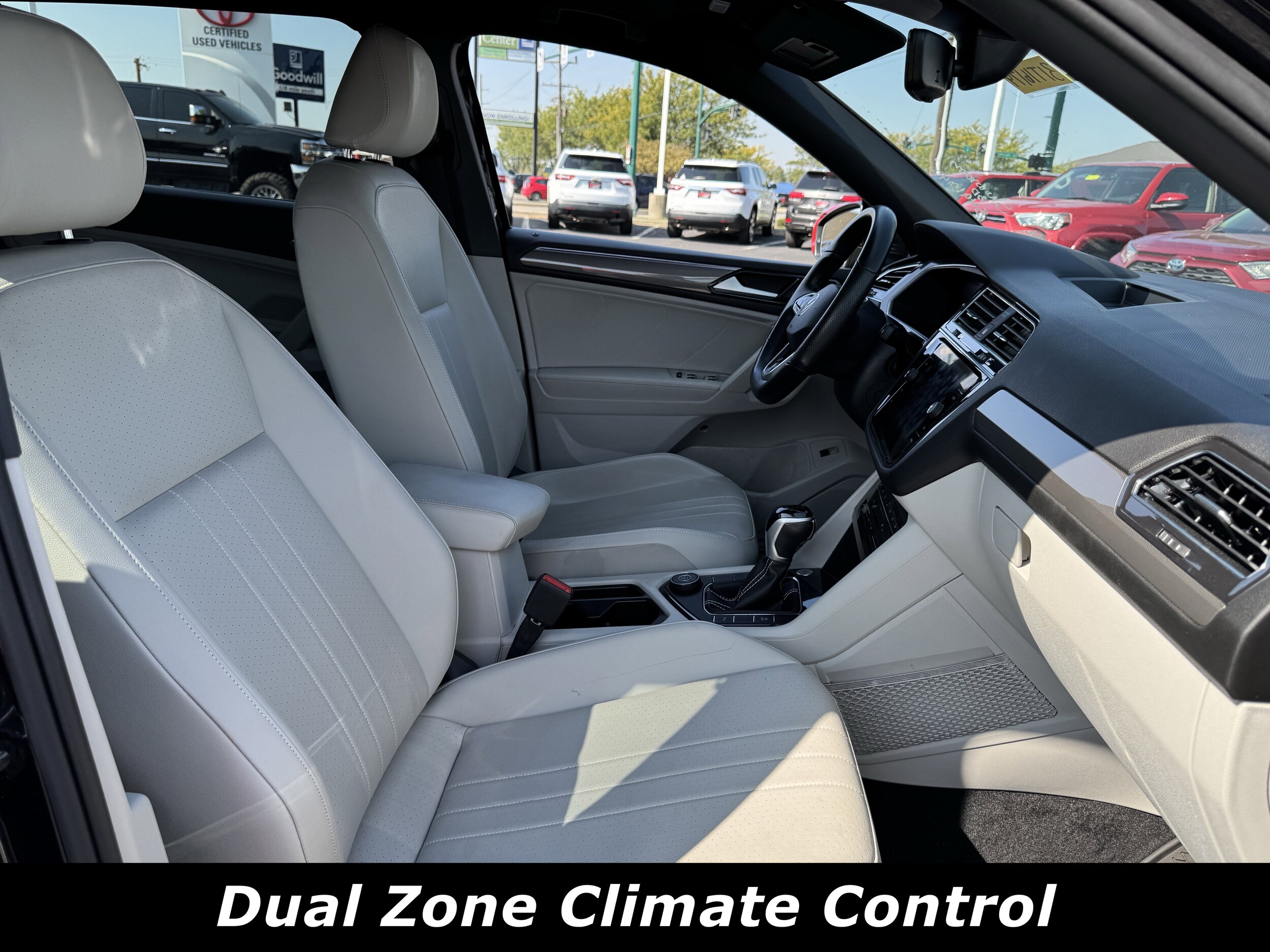 2022 Volkswagen Tiguan SE R-Line Black photo 3