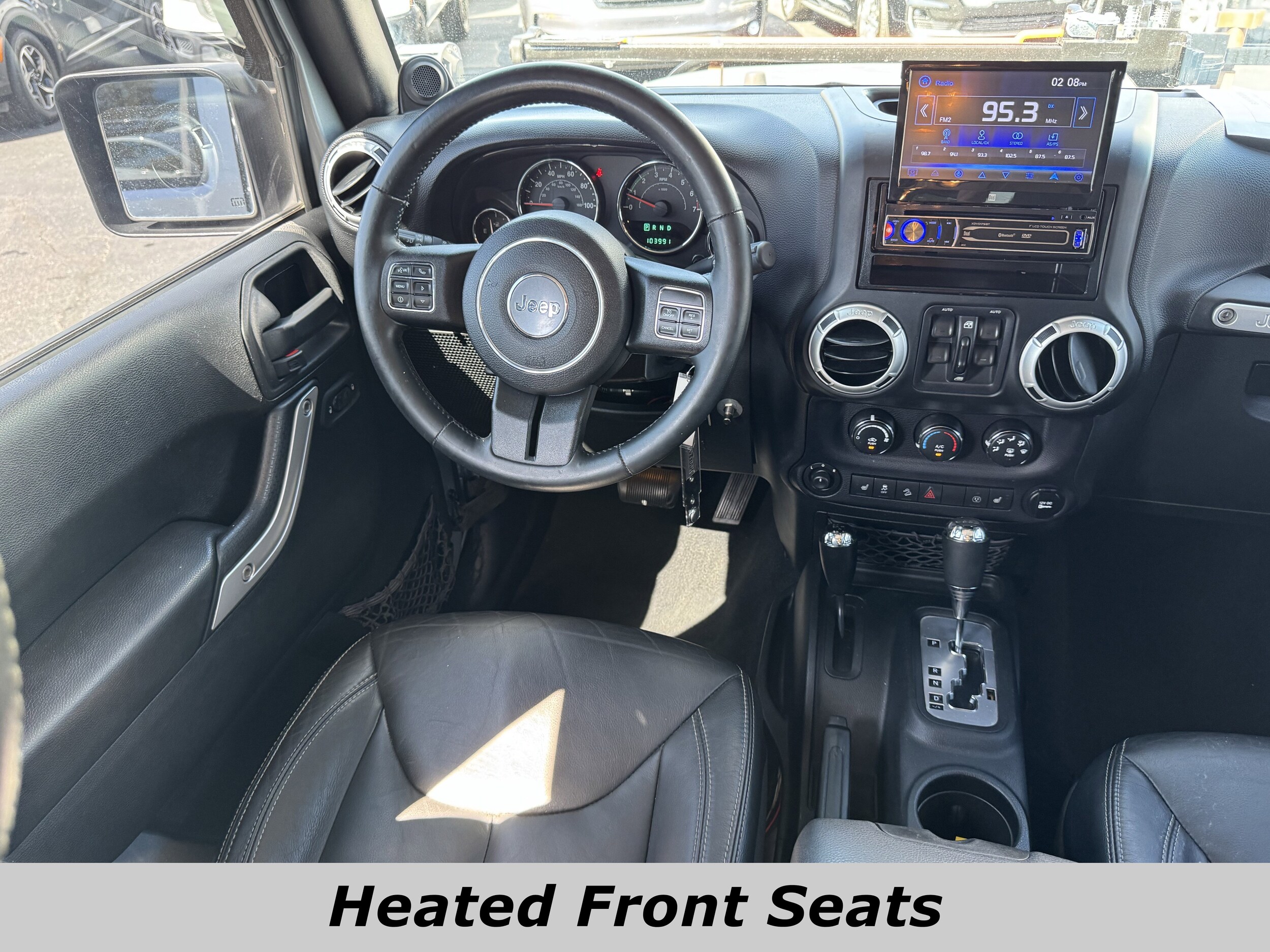 2014 Jeep Wrangler Unlimited Sahara photo 4
