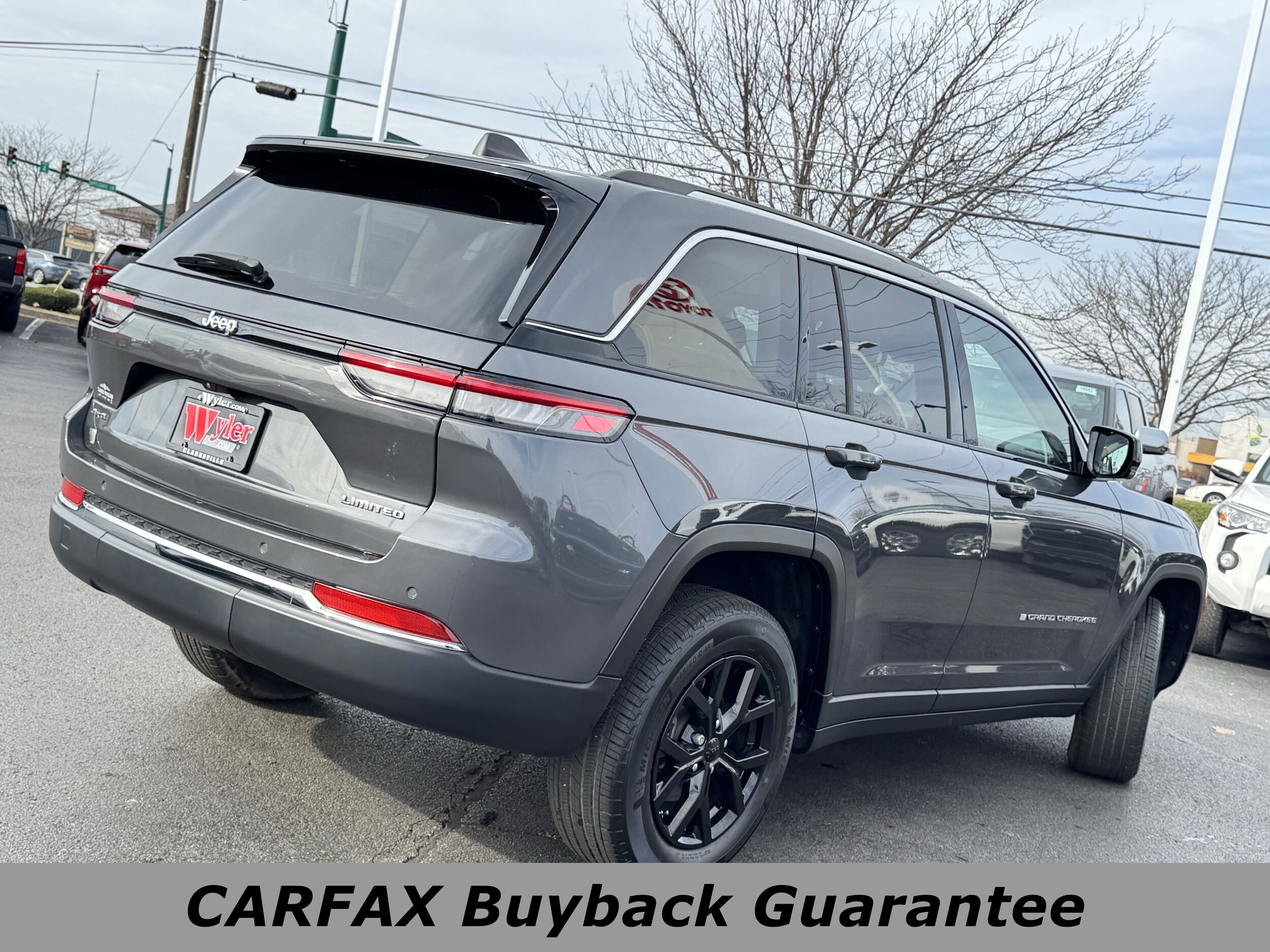 2022 Jeep Grand Cherokee Limited photo 2