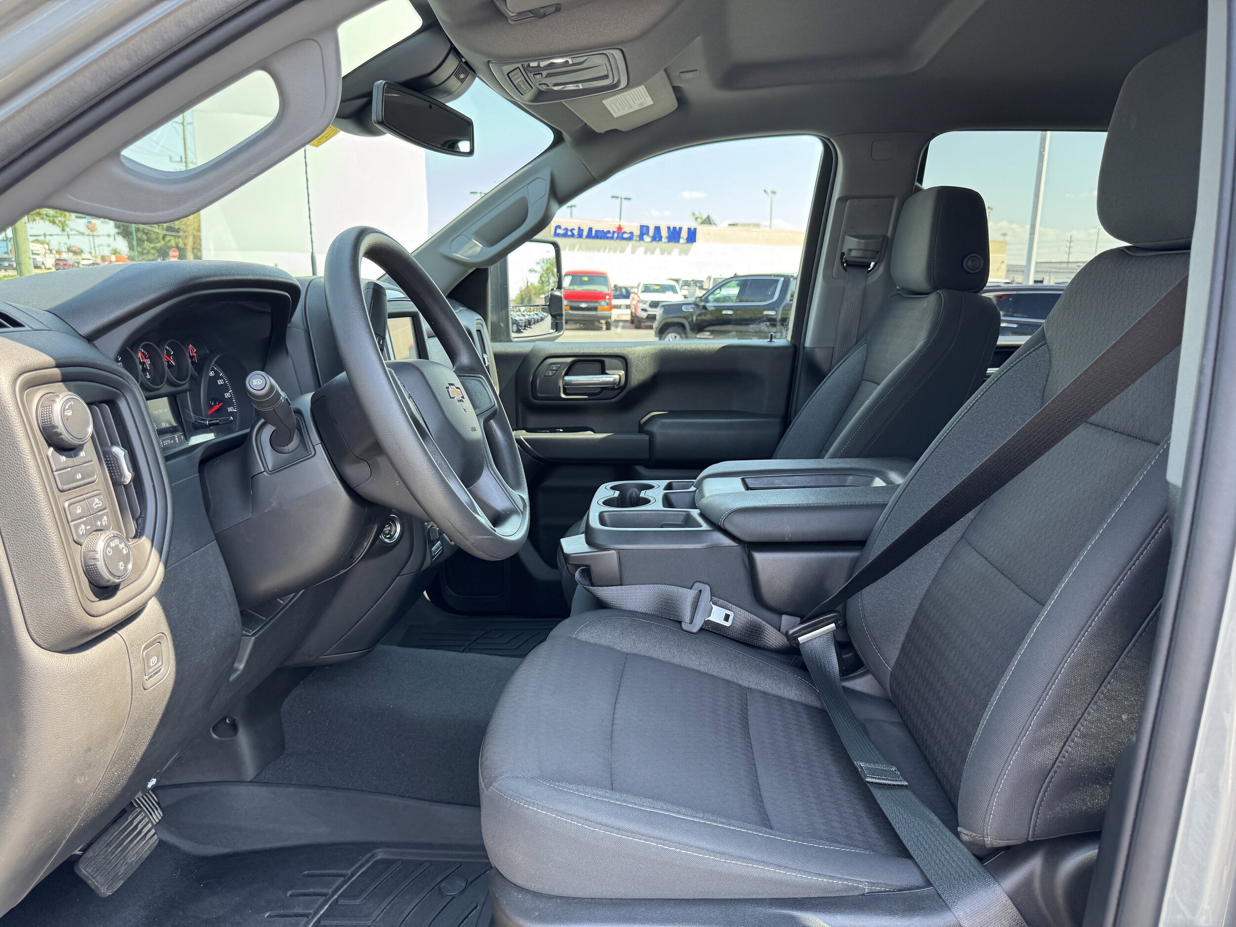 2024 Chevrolet Silverado 2500HD Custom photo 4