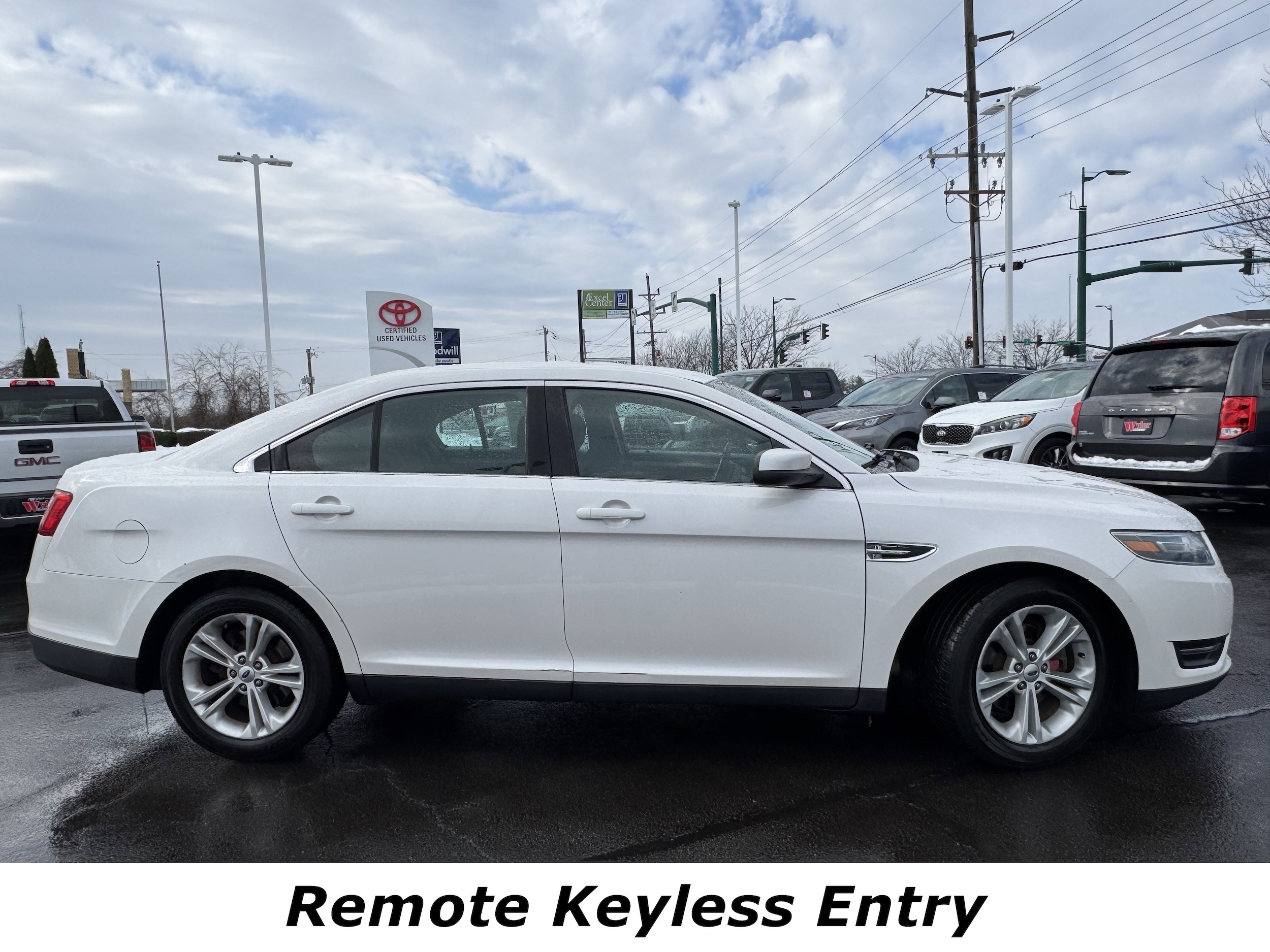 Used 2016 Ford Taurus SEL with VIN 1FAHP2E87GG140613 for sale in Clarksville, IN