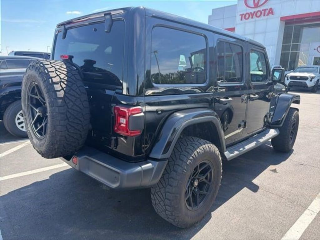 Used 2018 Jeep Wrangler Unlimited Sahara 4x4 SUV