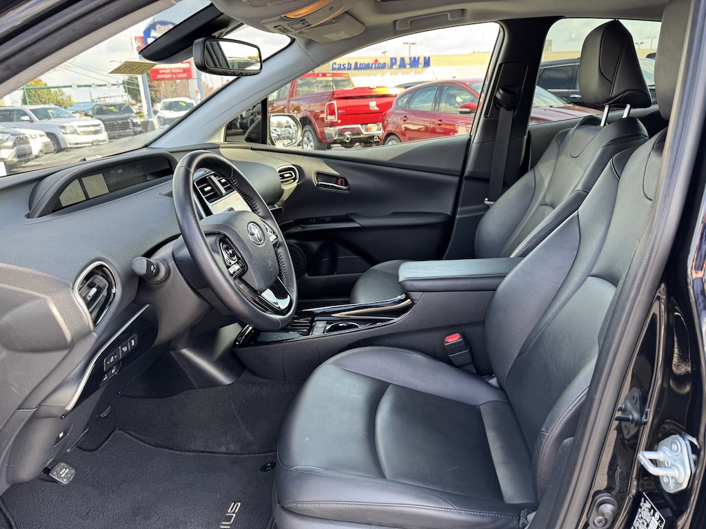 Used 2022 Toyota Prius L Hatchback