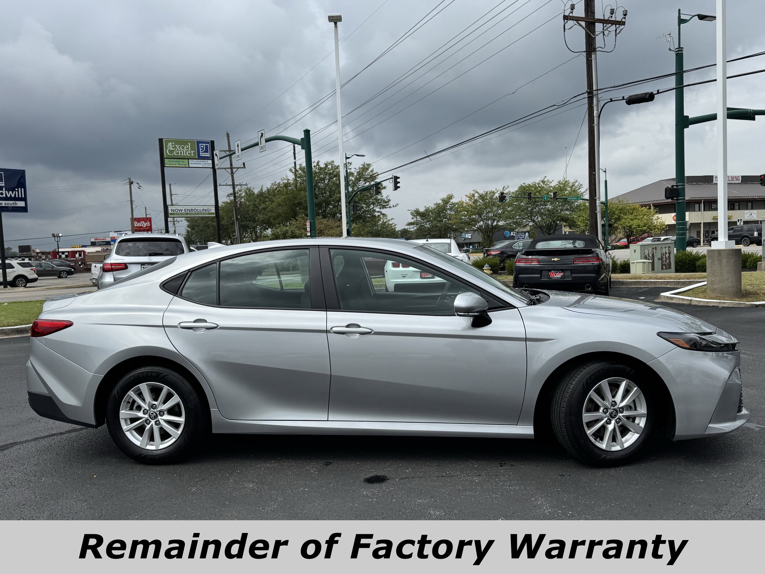 2025 Toyota Camry LE Hybrid photo 2