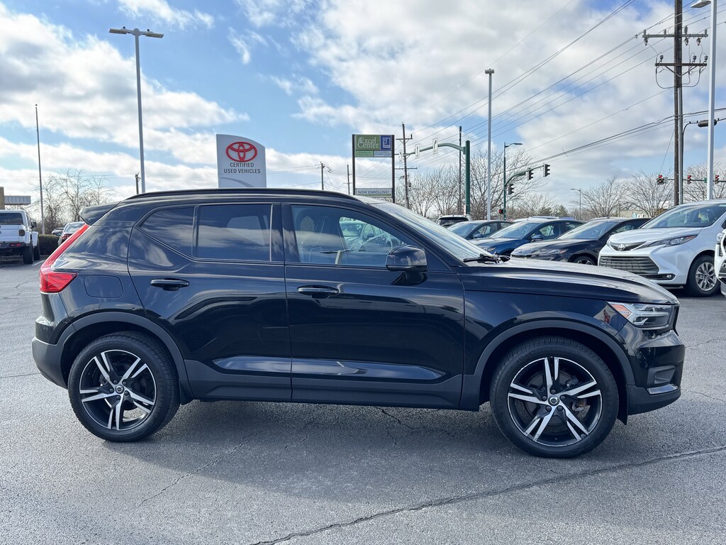 Used 2021 Volvo XC40 T5 R-Design SUV