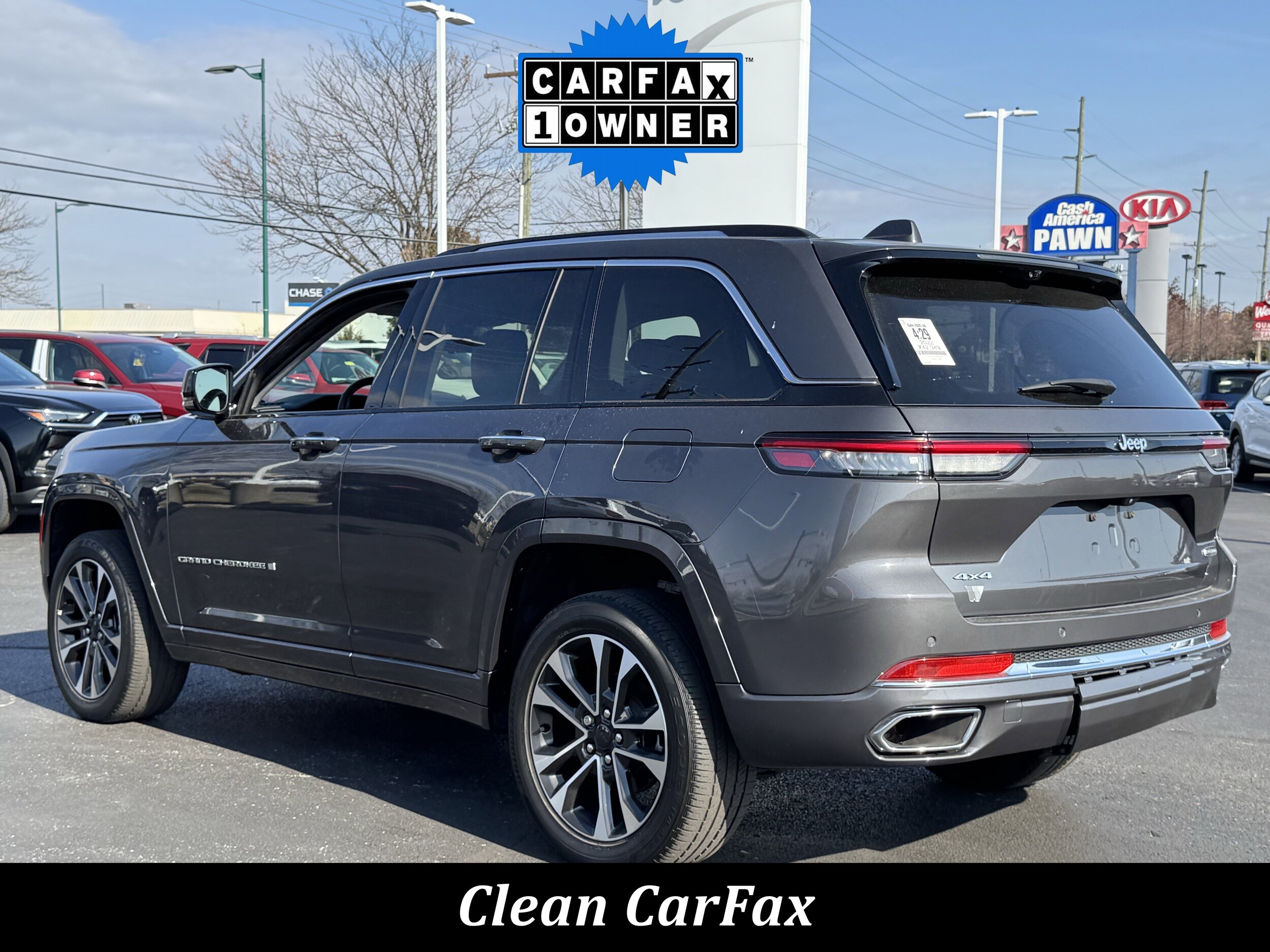 2022 Jeep Grand Cherokee Overland photo 2