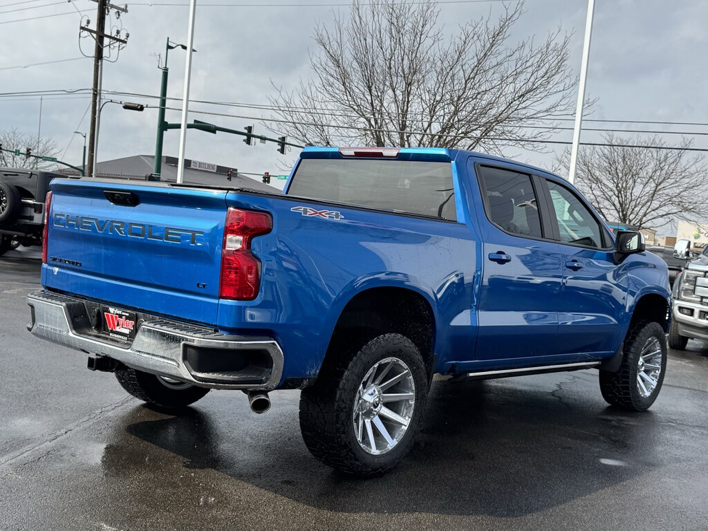 Used 2022 Chevrolet Silverado 1500 LT w/1LT Truck Crew Cab