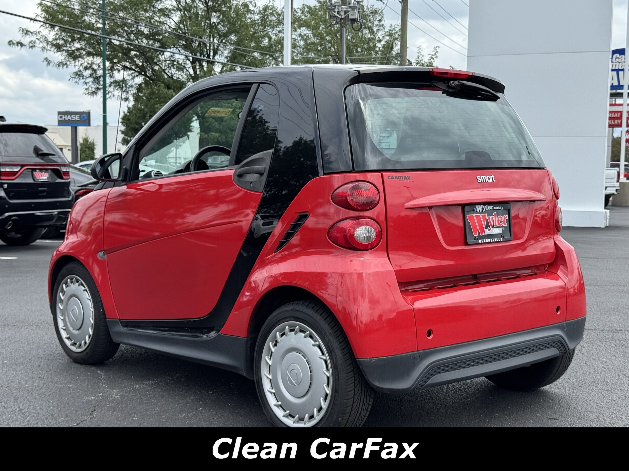 Used 2015 smart fortwo pure with VIN WMEEJ3BA8FK815040 for sale in Clarksville, IN