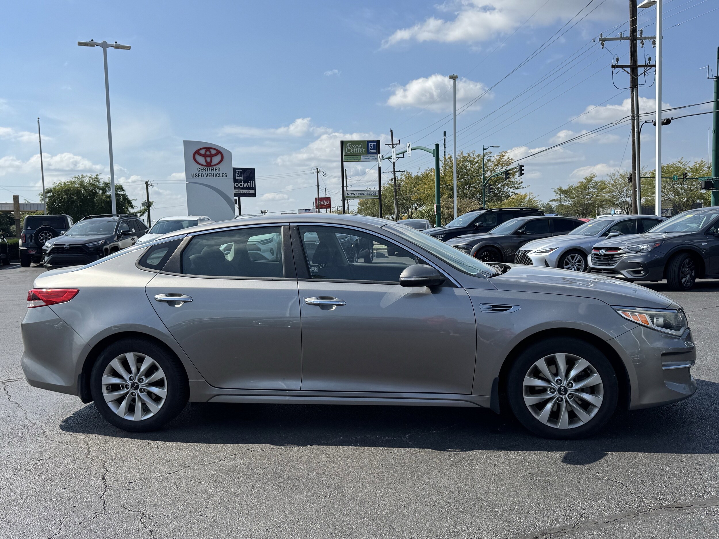 2018 Kia Optima LX photo 2