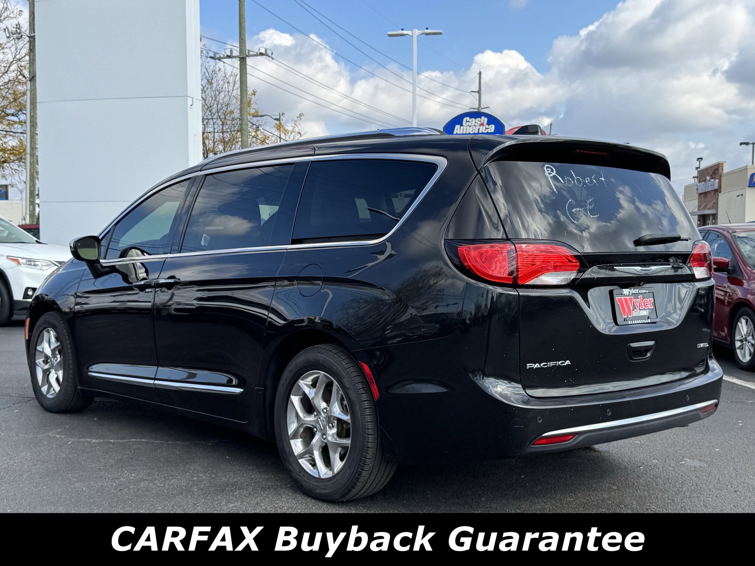 2019 Chrysler Pacifica Limited photo 2