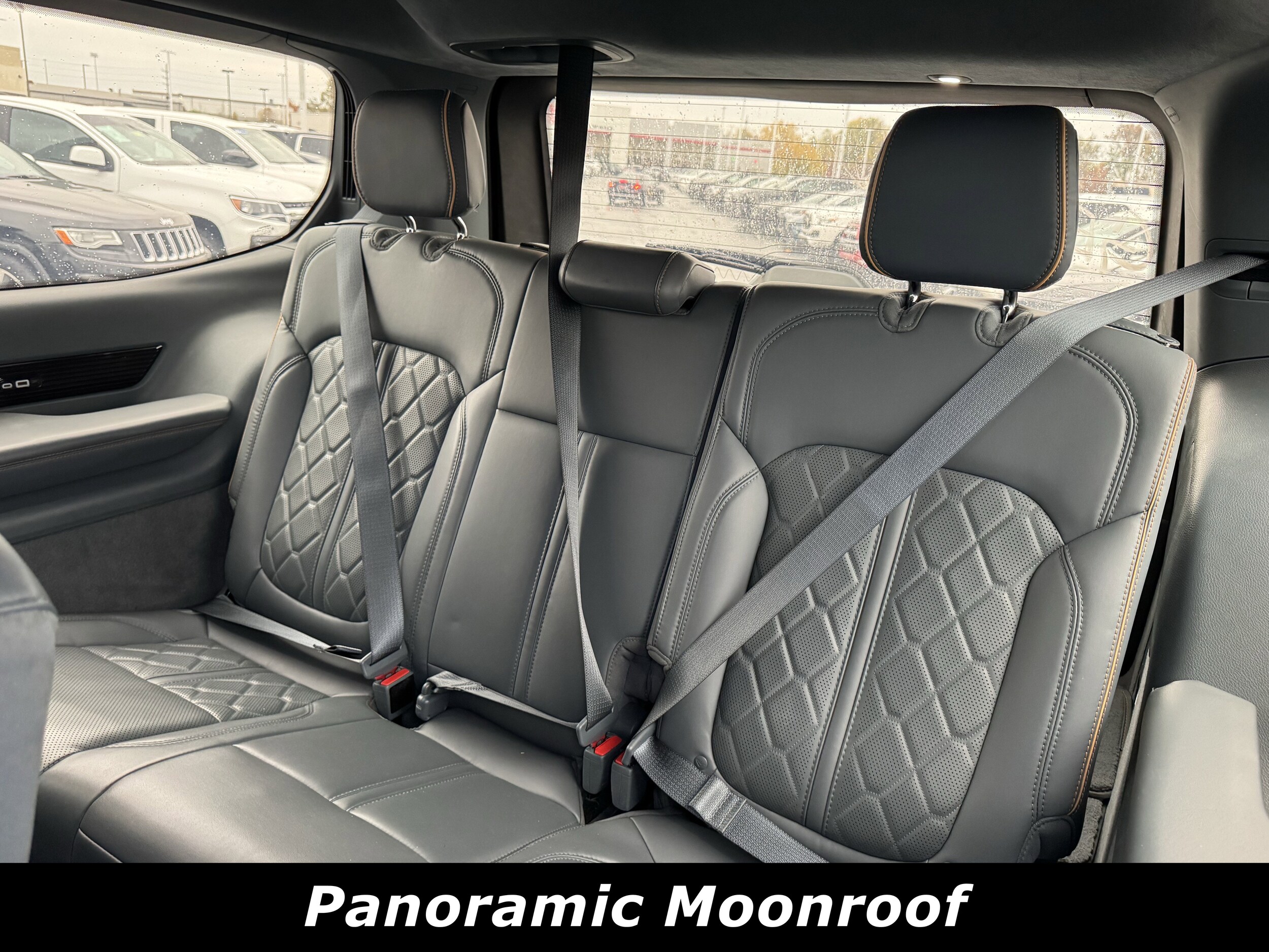 2022 Jeep Grand Wagoneer III photo 3