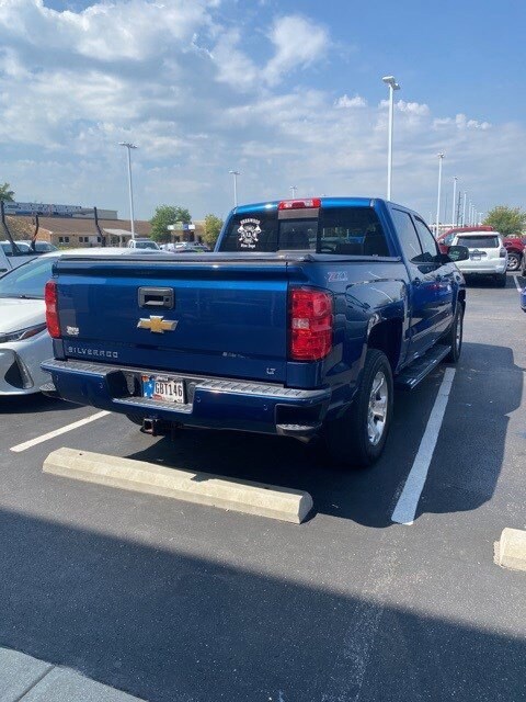 2017 Chevrolet Silverado 1500 LT photo 2