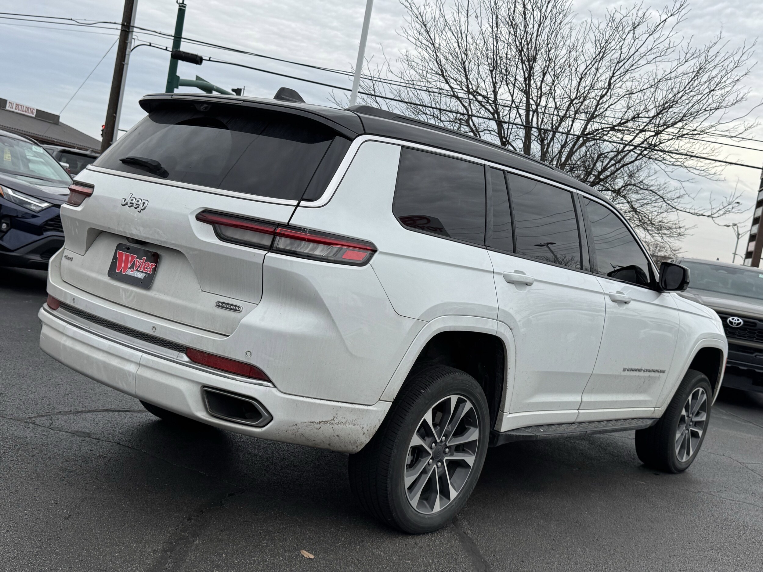 2024 Jeep Grand Cherokee Overland photo 3