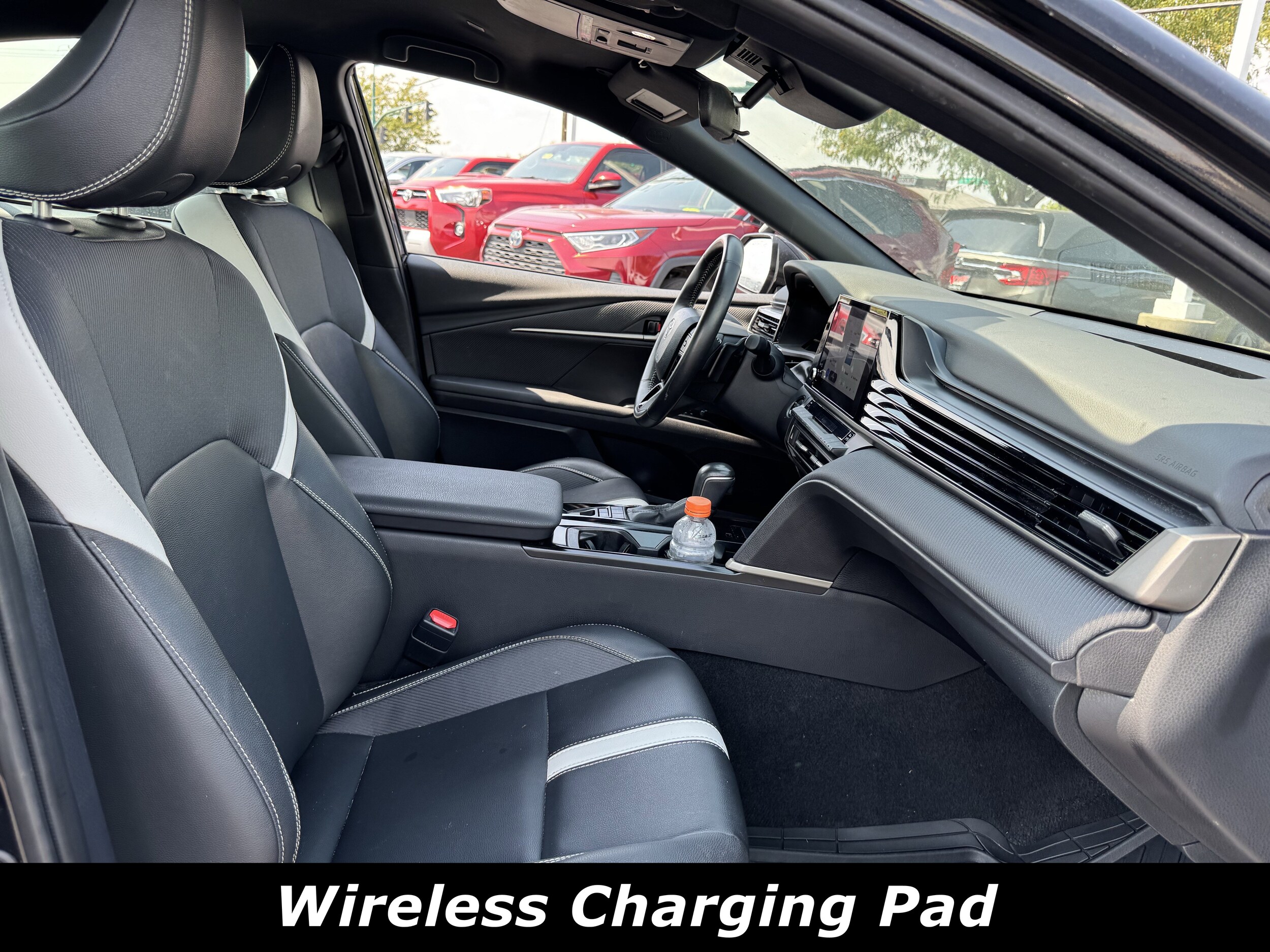 2025 Toyota Camry SE photo 4
