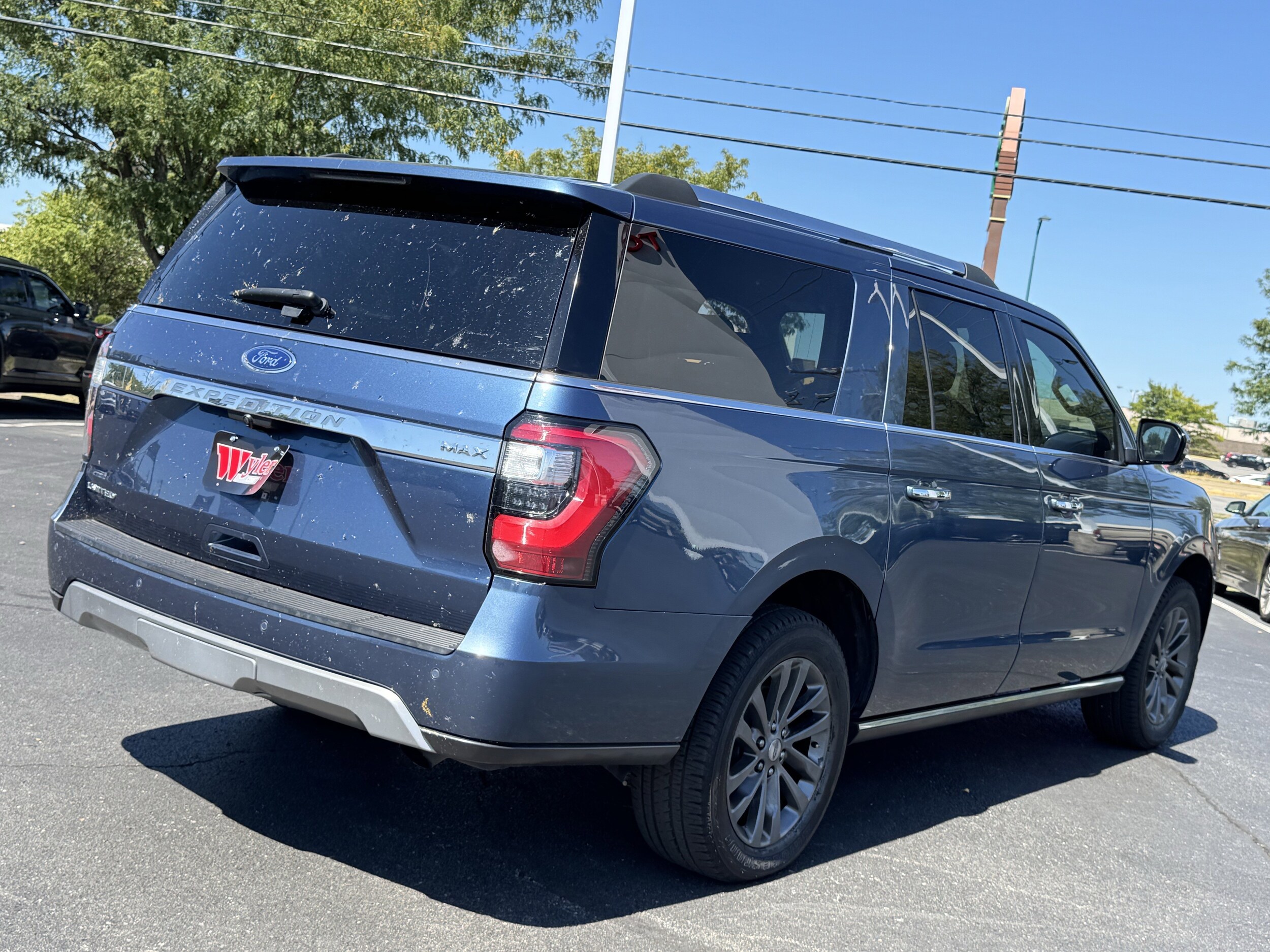 2019 Ford Expedition MAX Limited photo 2
