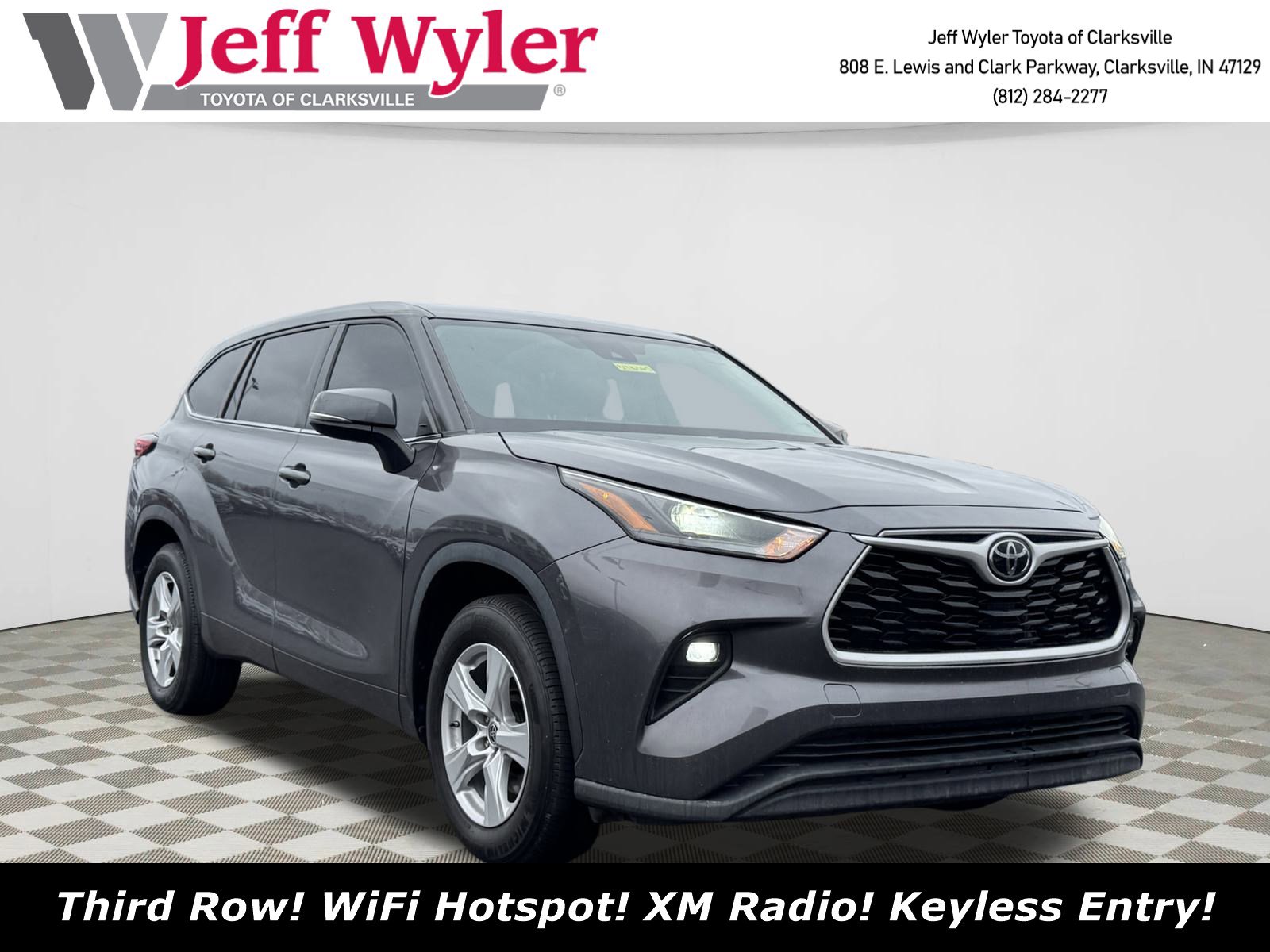 2022 Toyota Highlander LE's photo