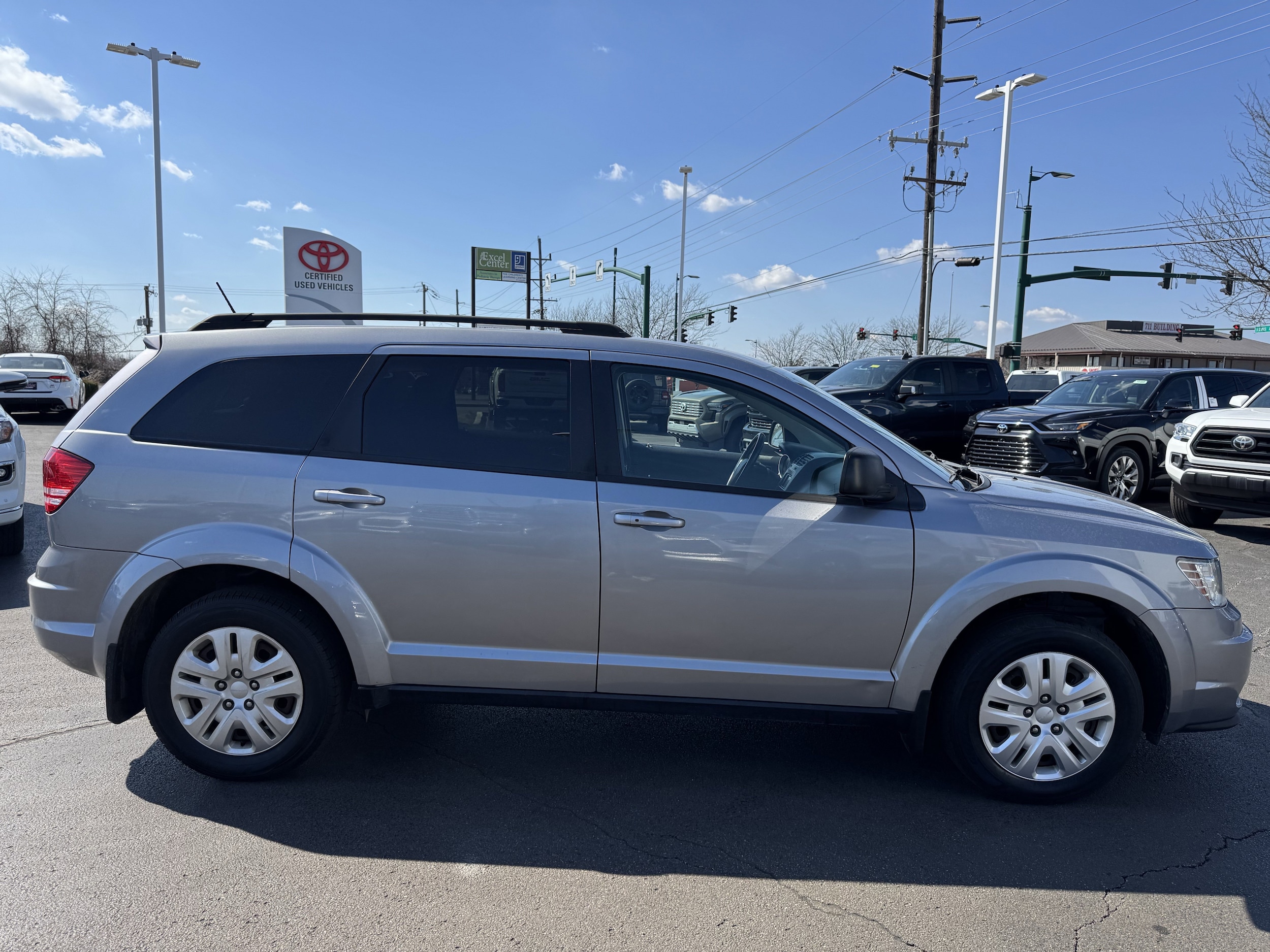 Used 2018 Dodge Journey SE with VIN 3C4PDCAB7JT208501 for sale in Clarksville, IN