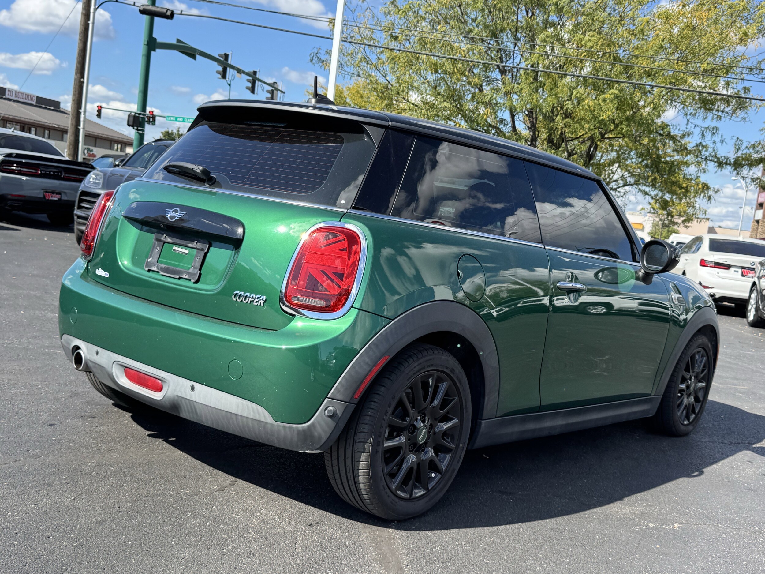 2020 Mini Cooper 2 Door Hardtop Signature photo 2