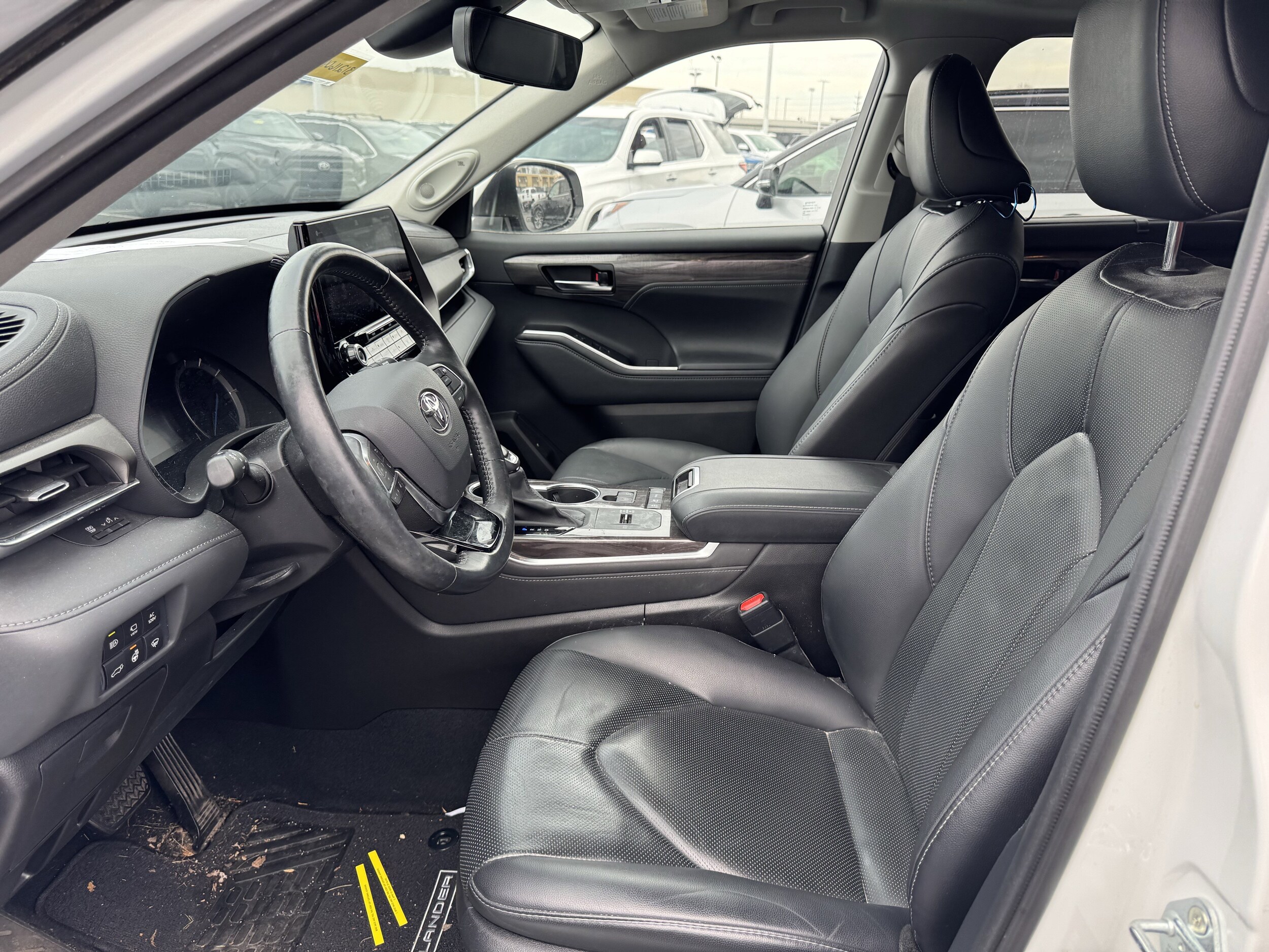 2021 Toyota Highlander Hybrid Limited photo 4