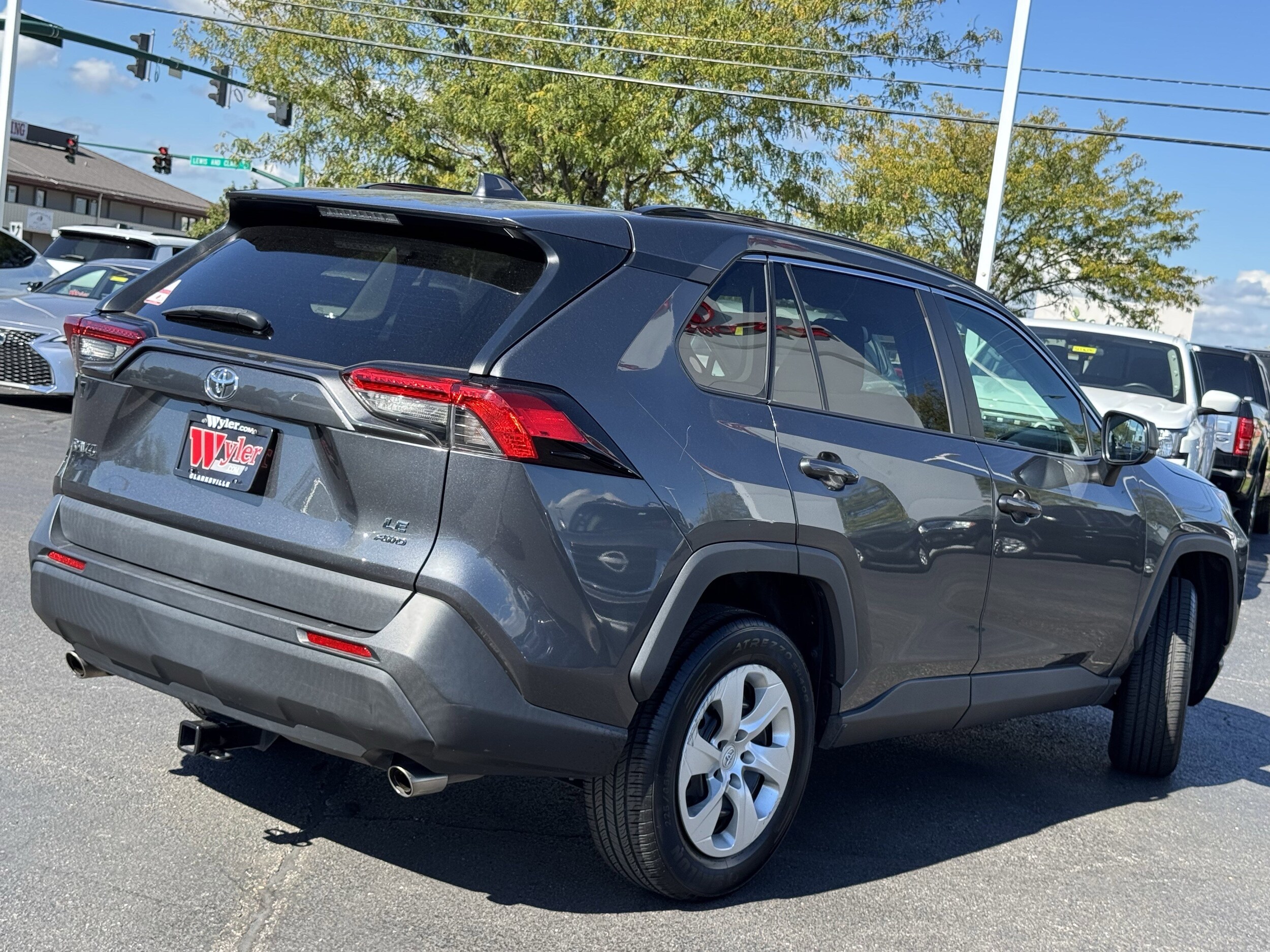 2020 Toyota RAV4 LE photo 2