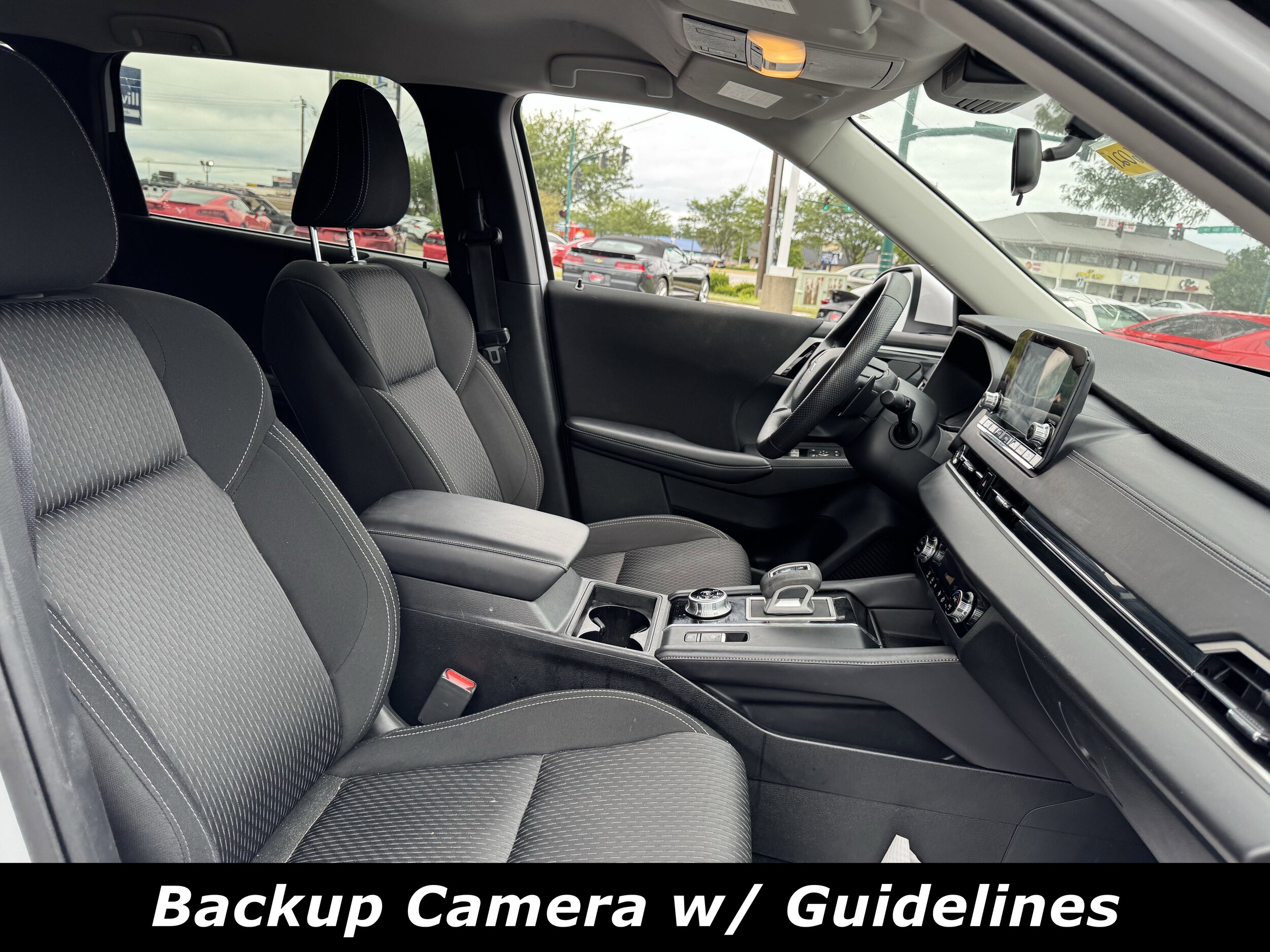 2024 Mitsubishi Outlander ES photo 3