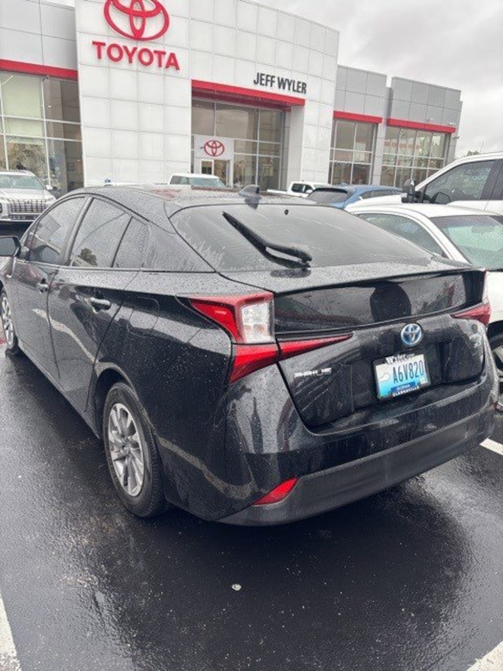 Used 2022 Toyota Prius L Hatchback