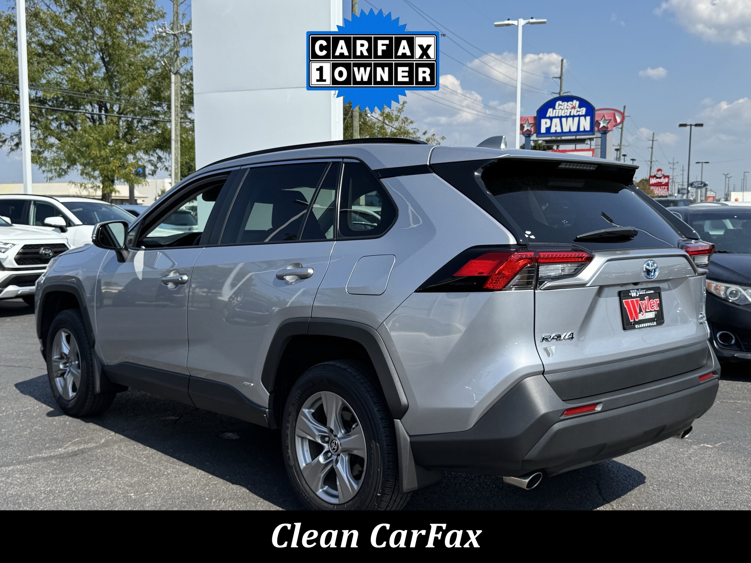 2024 Toyota RAV4 Hybrid XLE photo 2