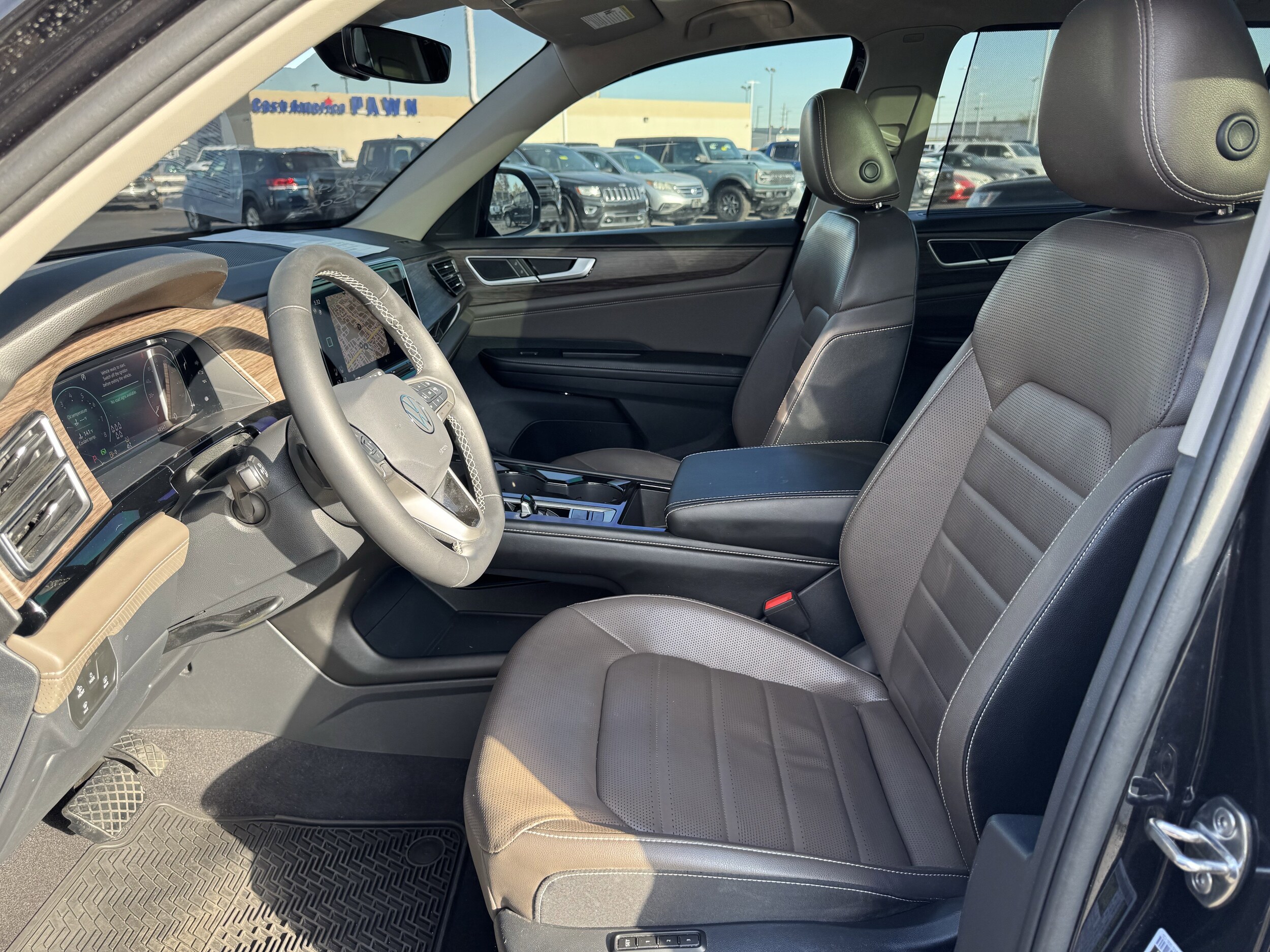 2024 Volkswagen Atlas SEL photo 4