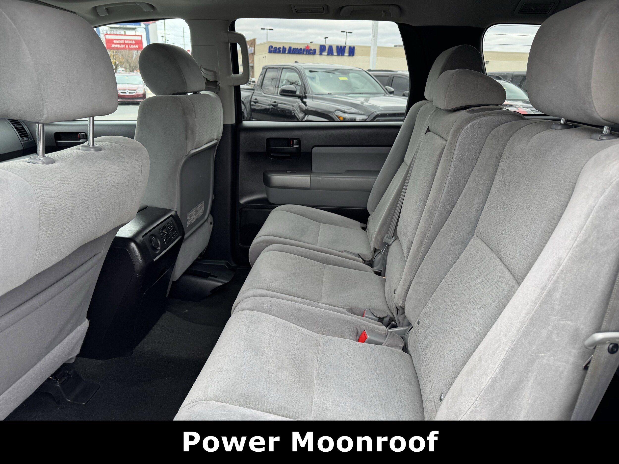 2014 Toyota Sequoia SR5 photo 3