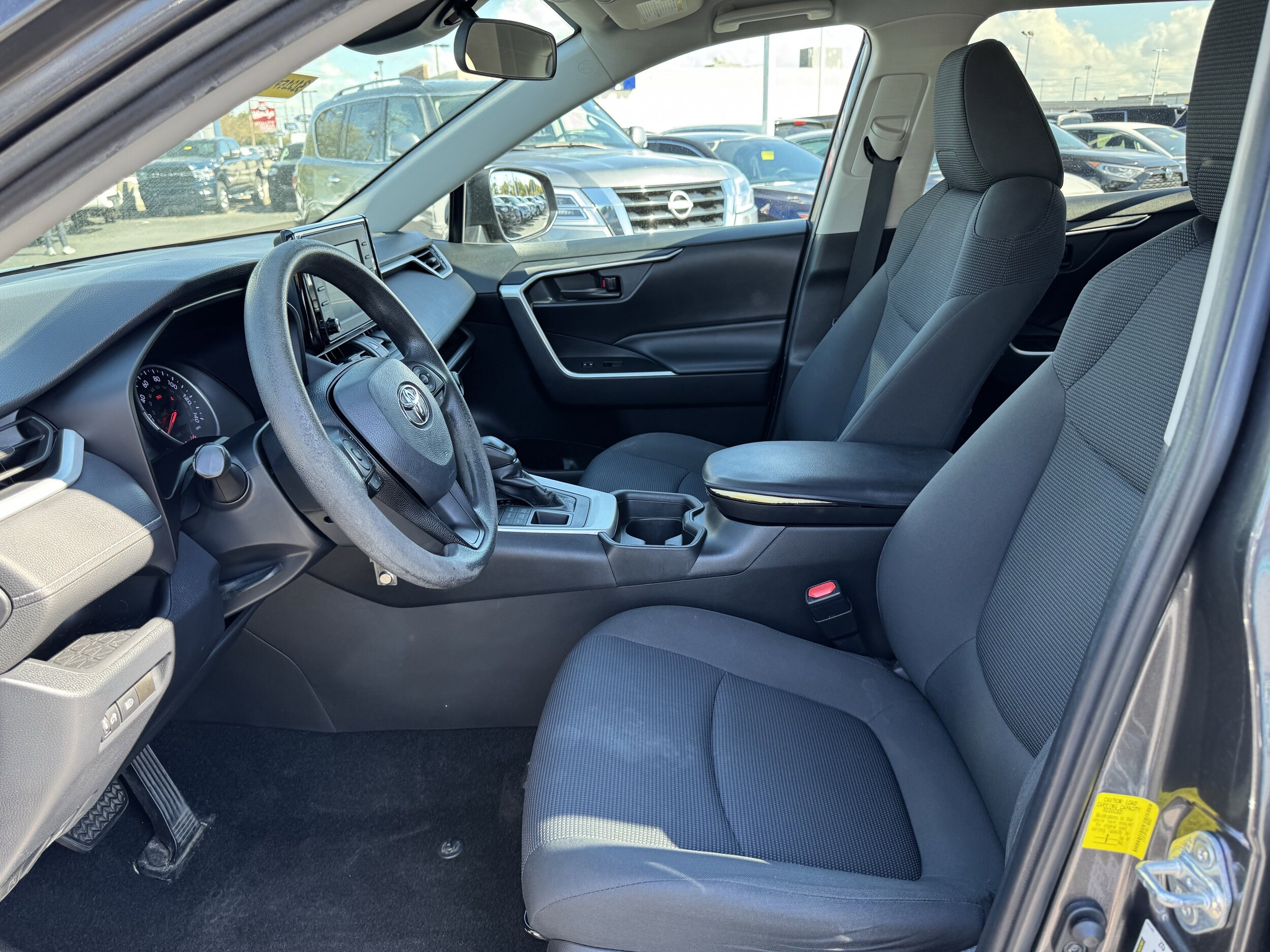 2020 Toyota RAV4 LE photo 3