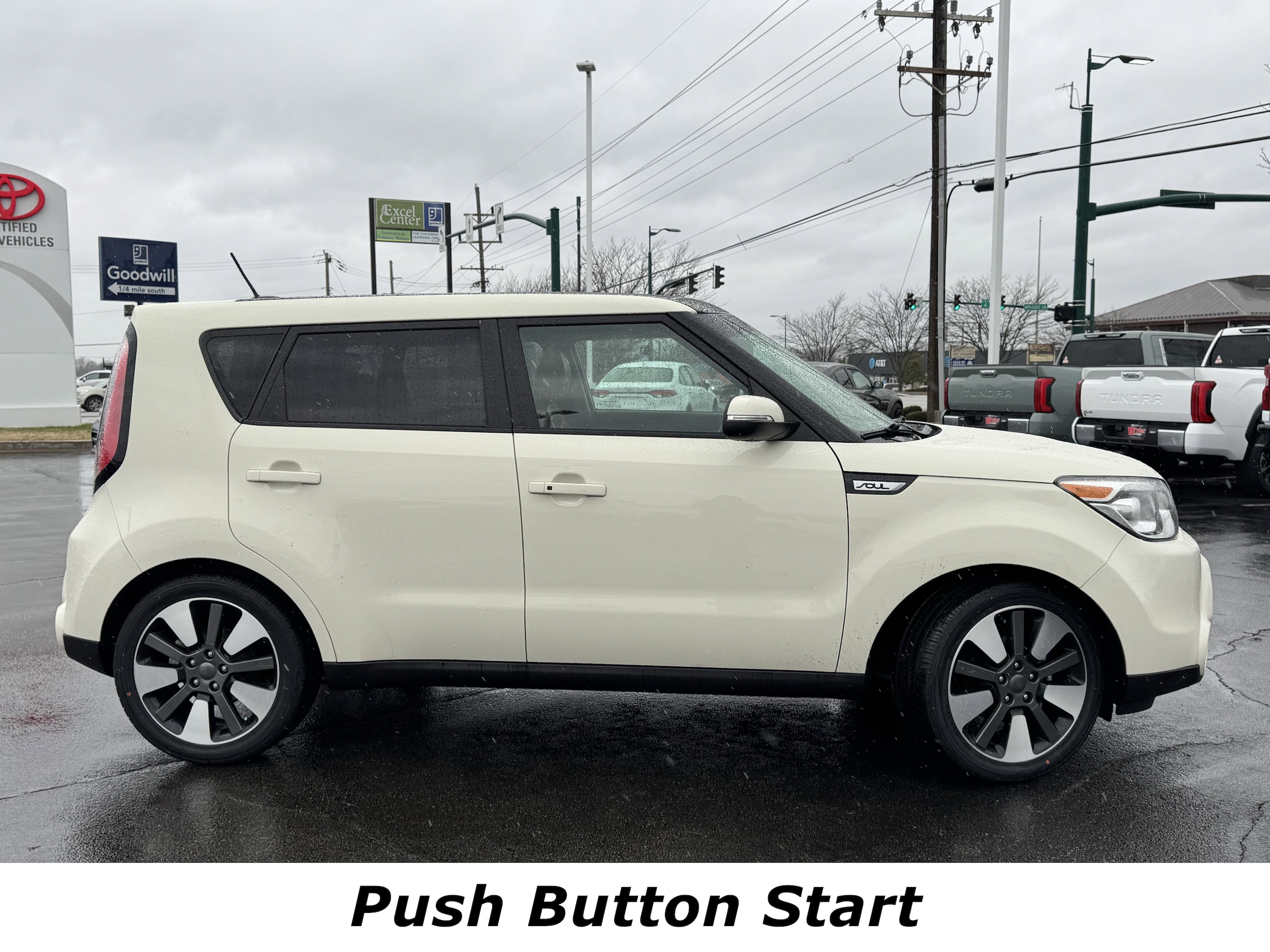 Used 2016 Kia Soul Base with VIN KNDJX3A59G7384681 for sale in Clarksville, IN