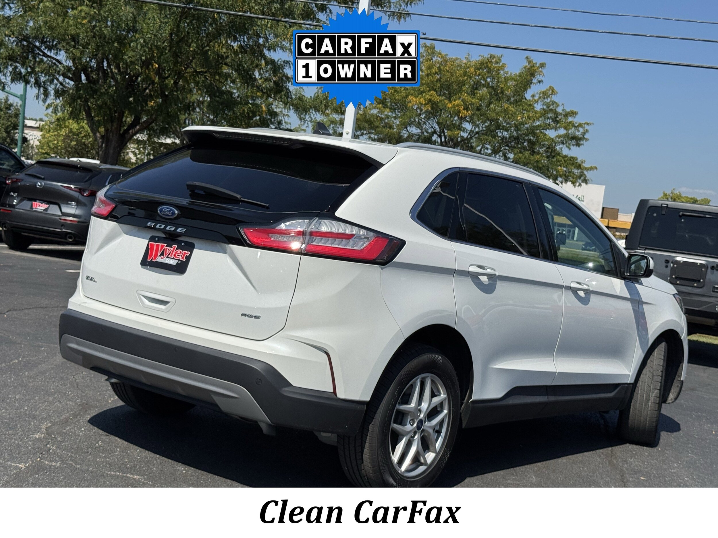 2022 Ford Edge SEL photo 2