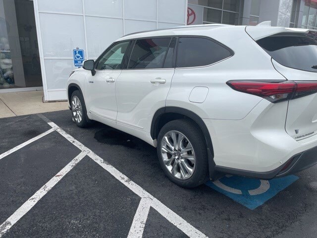 2021 Toyota Highlander Hybrid Limited photo 3