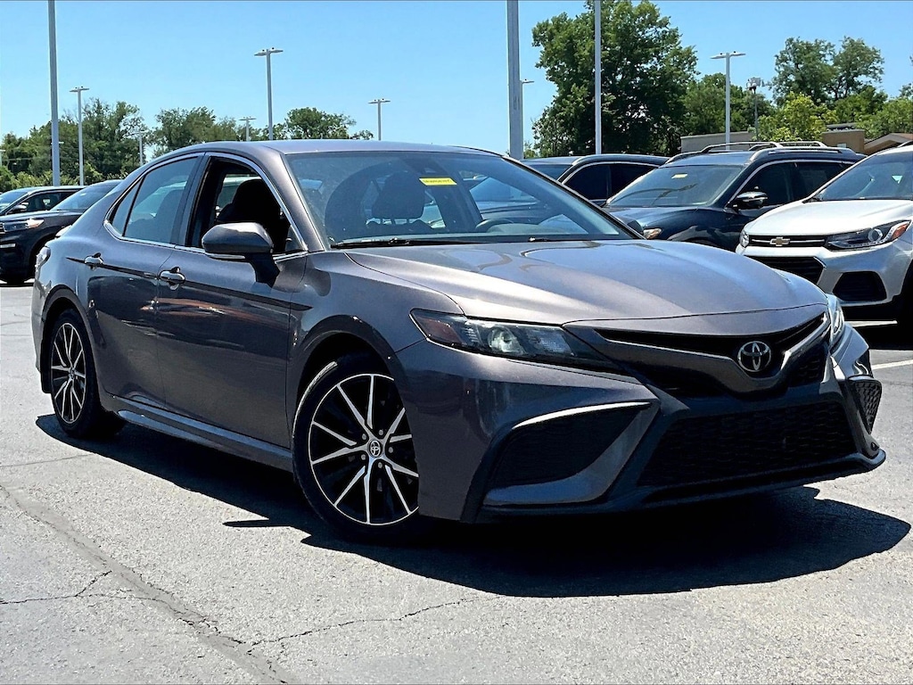 Used 2023 Toyota Camry SE Sedan