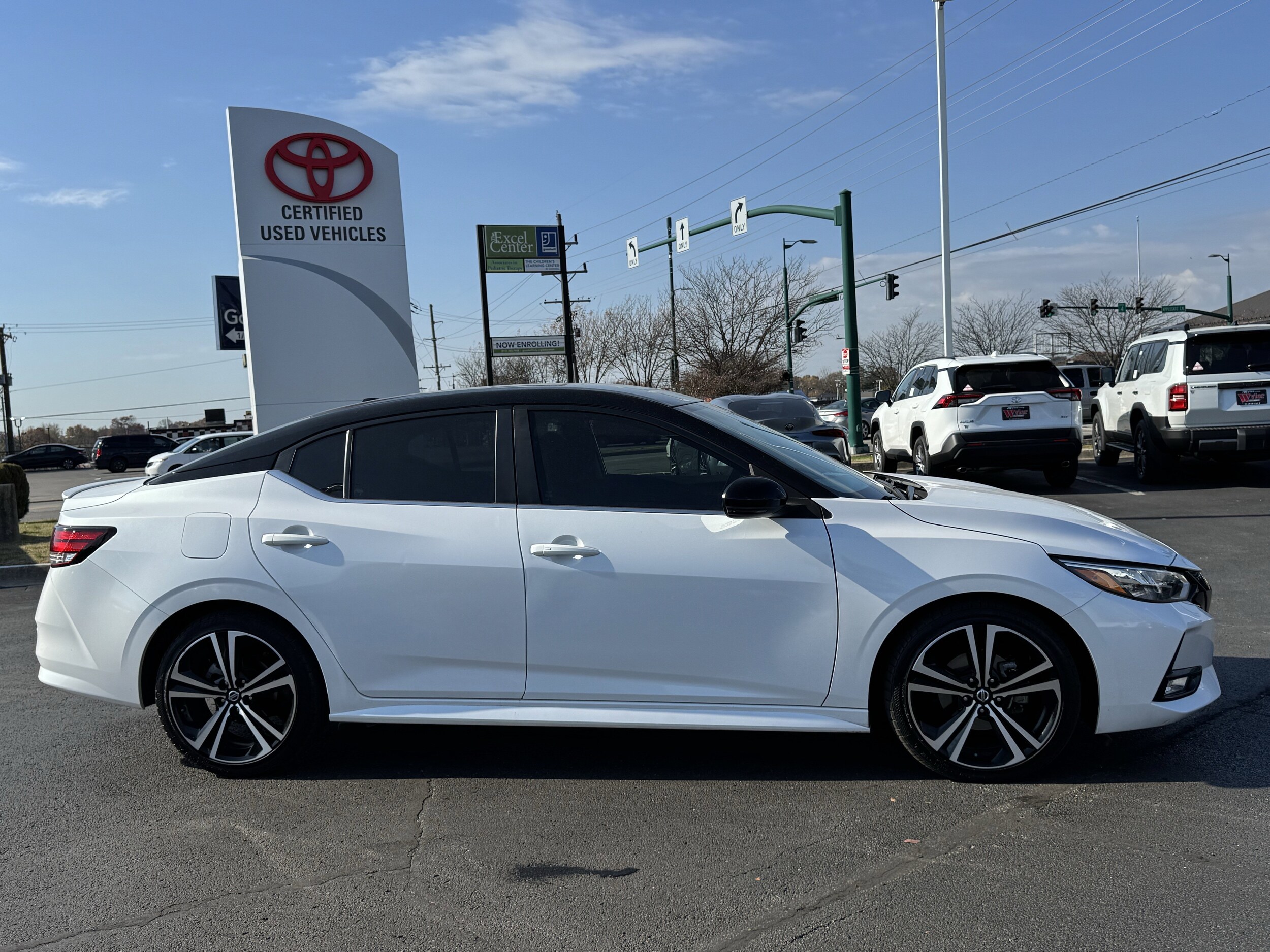 2022 Nissan Sentra SR photo 2