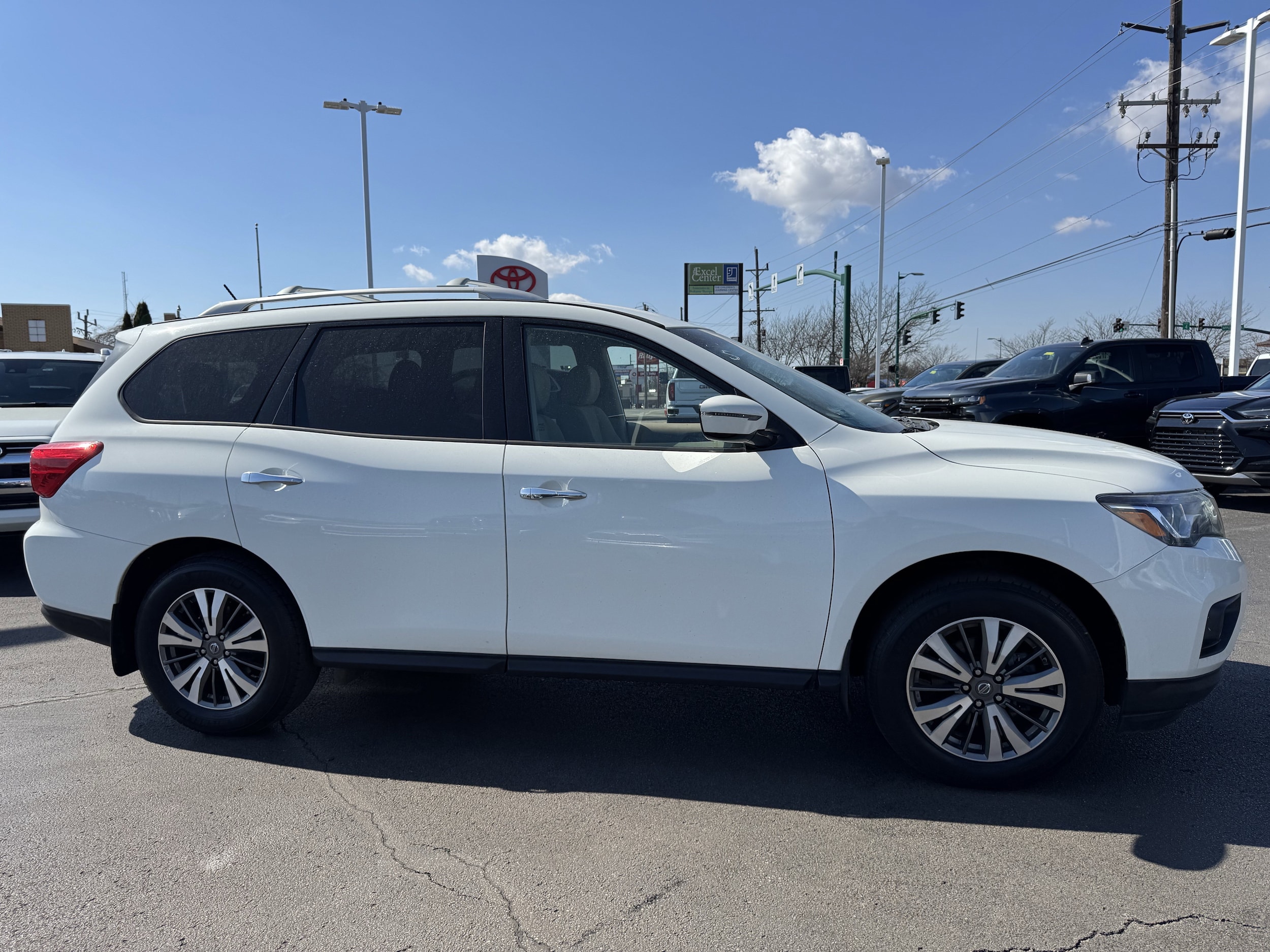 Used 2017 Nissan Pathfinder S with VIN 5N1DR2MM8HC629267 for sale in Clarksville, IN