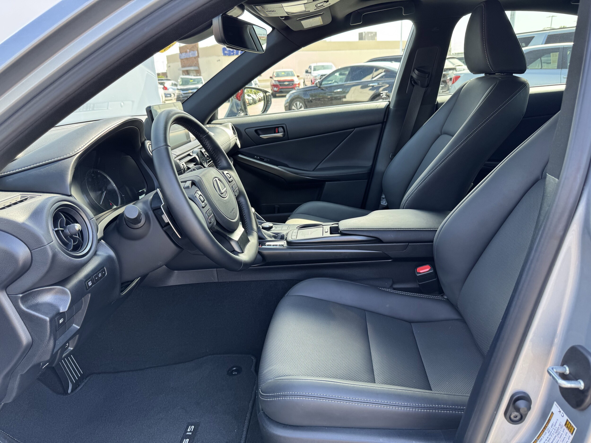 2024 Lexus IS 300 photo 4