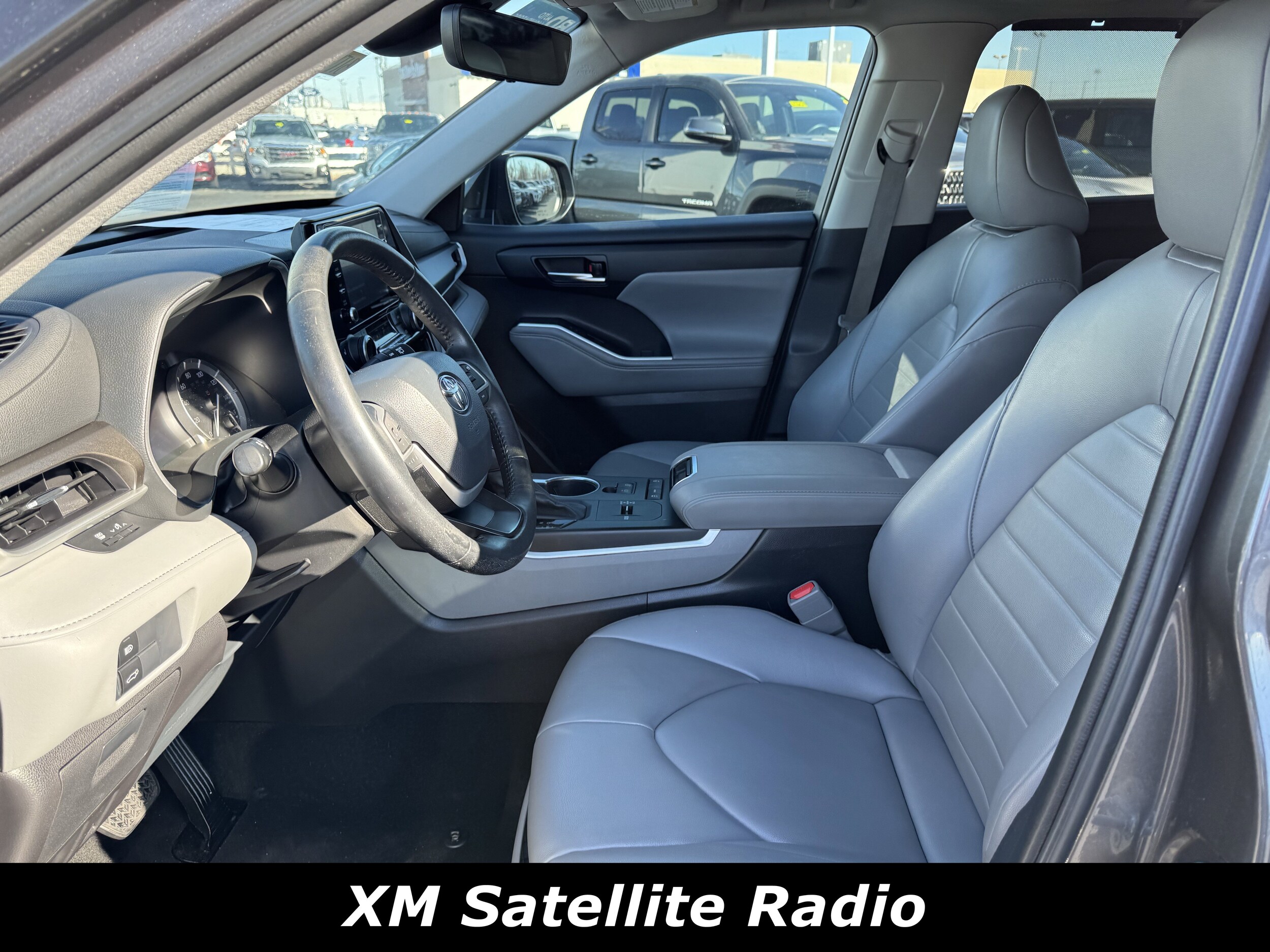 2022 Toyota Highlander XLE photo 3