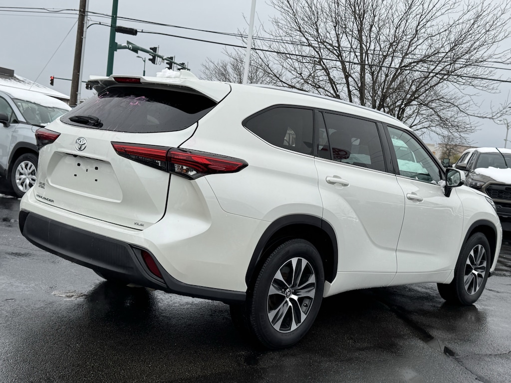 Used 2021 Toyota Highlander XLE SUV