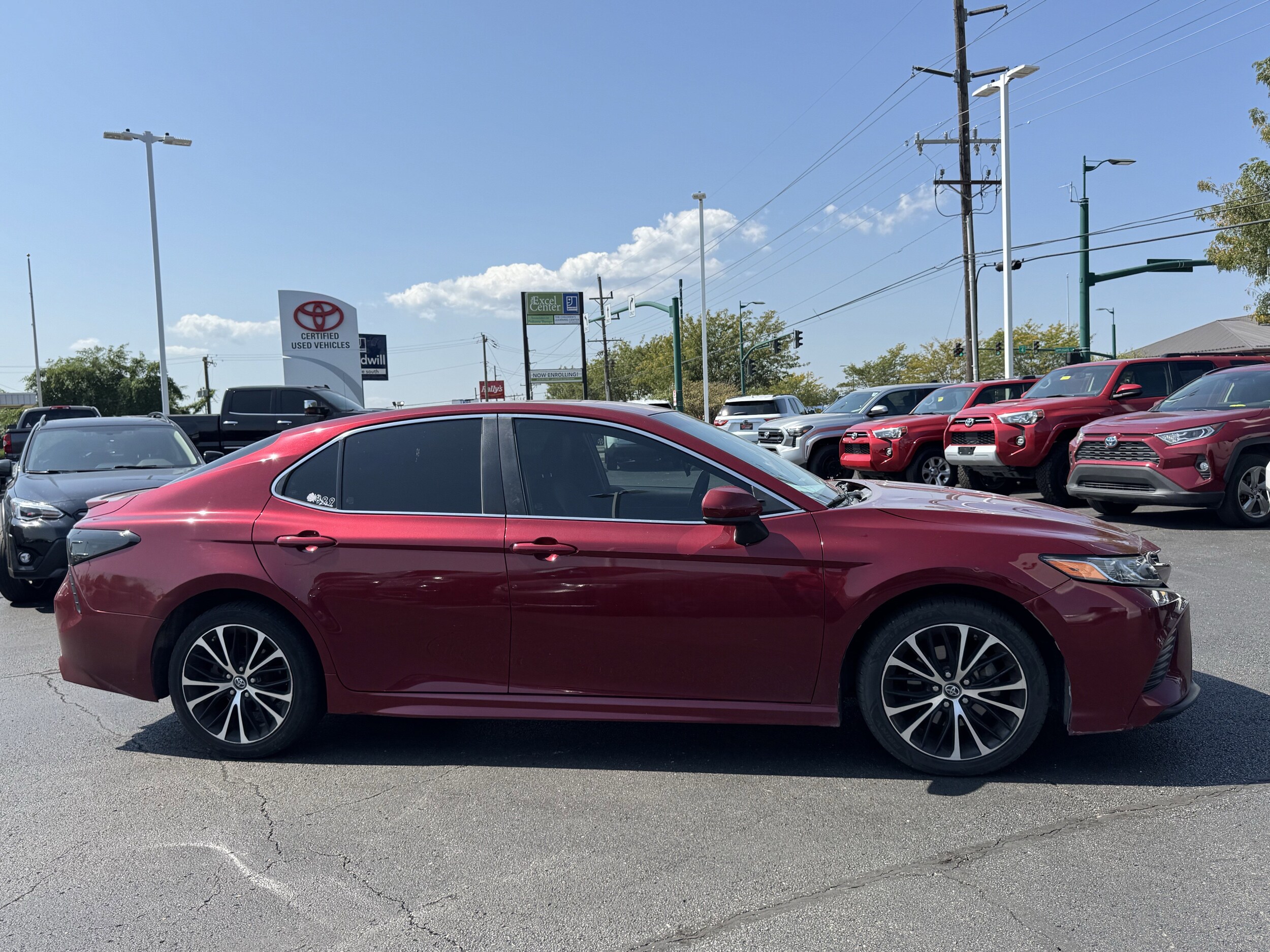2018 Toyota Camry SE photo 2
