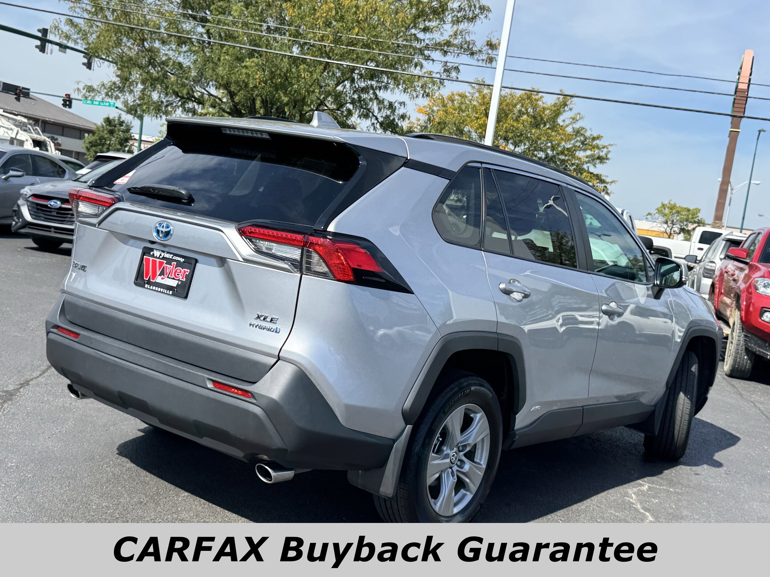 2024 Toyota RAV4 Hybrid XLE photo 3