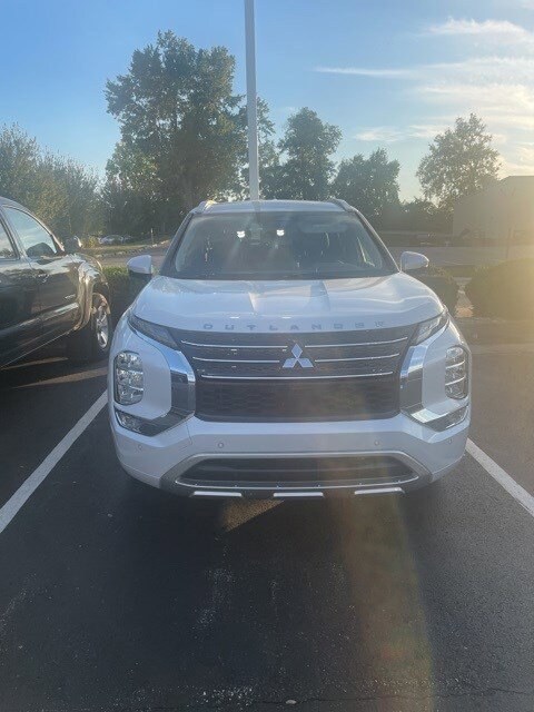 2023 Mitsubishi Outlander SEL photo 3