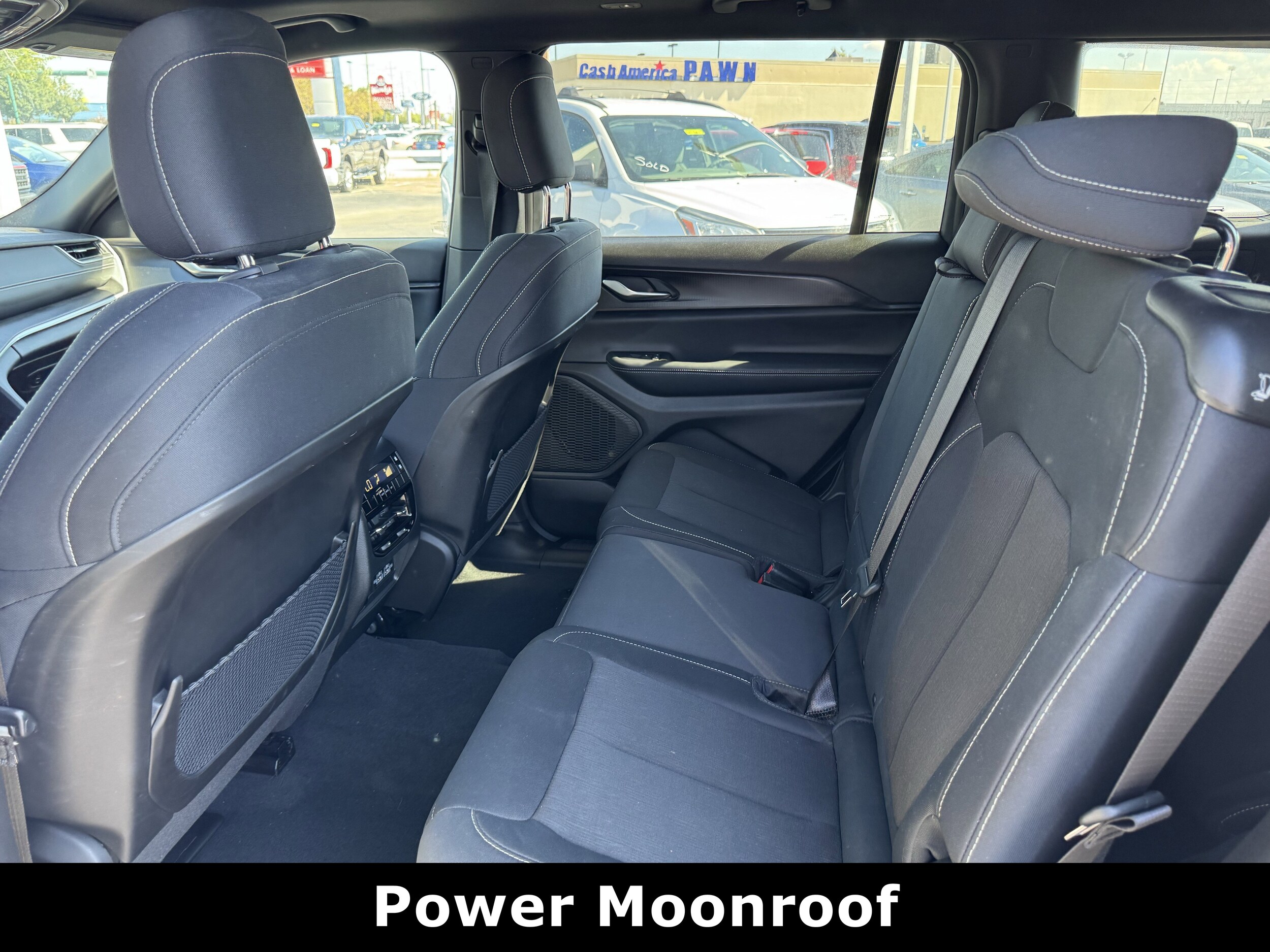 2024 Jeep Grand Cherokee Laredo X photo 3