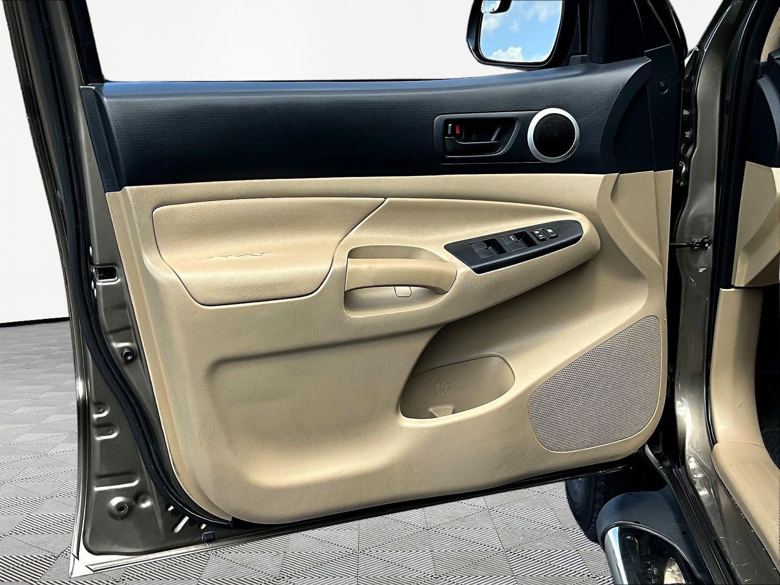 2015 Toyota Tacoma PreRunner - Photo 24