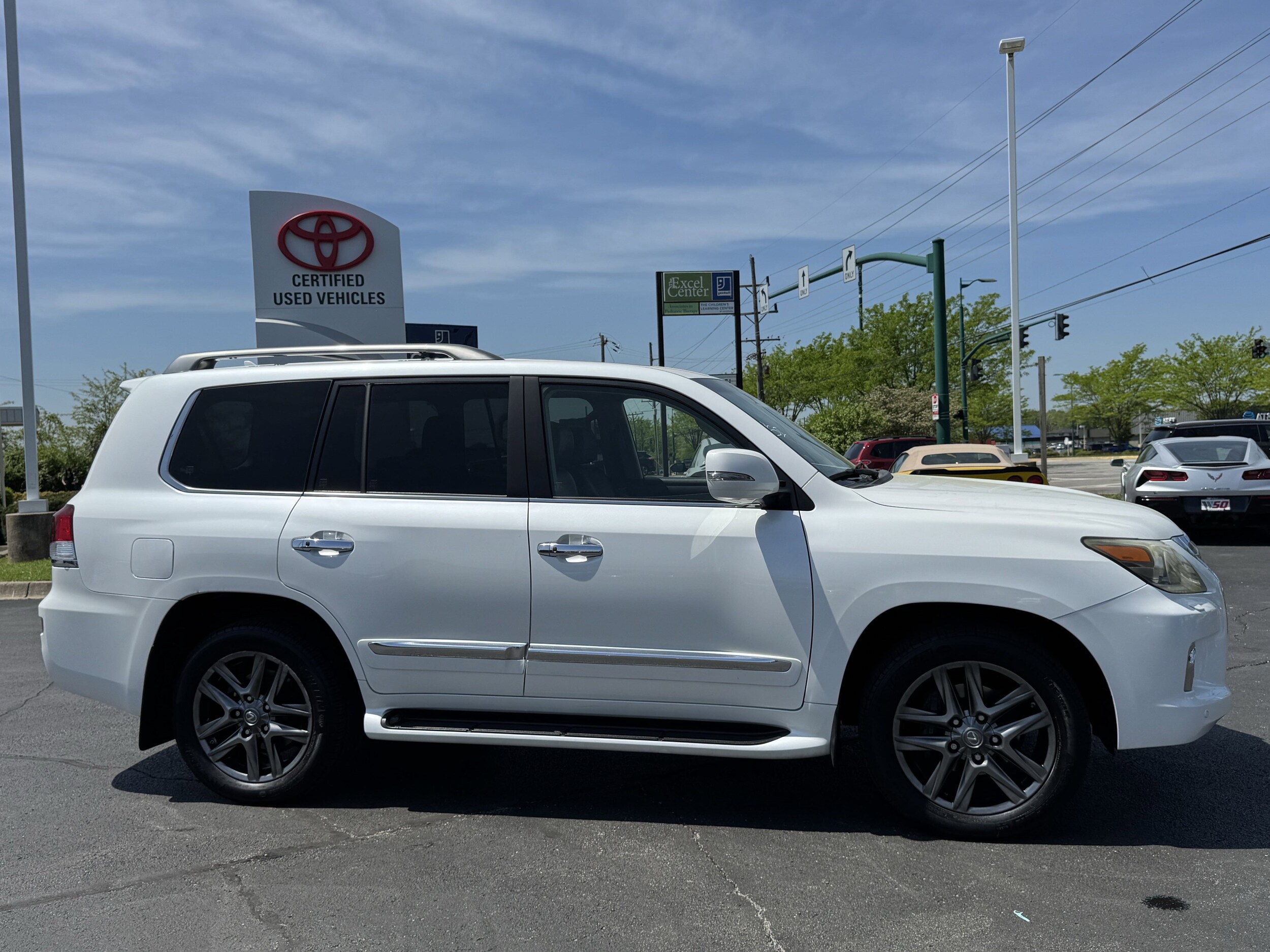 2014 Lexus LX 570 photo 2