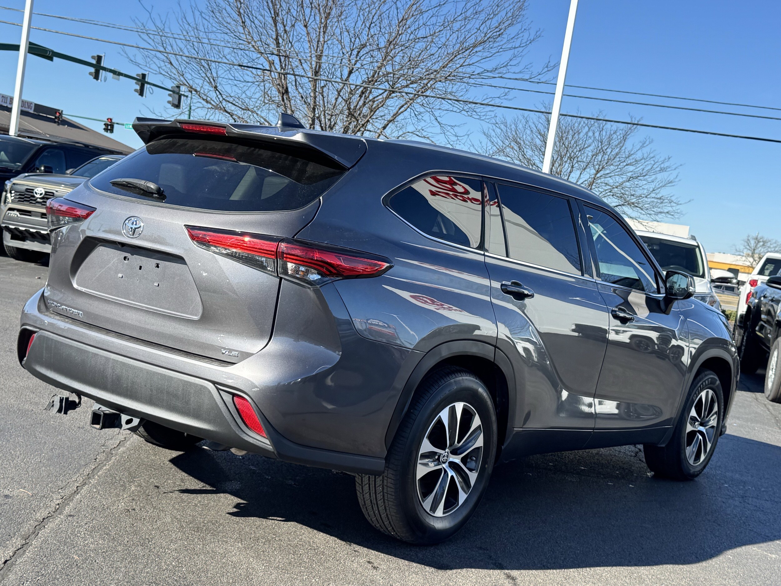 2022 Toyota Highlander XLE photo 2