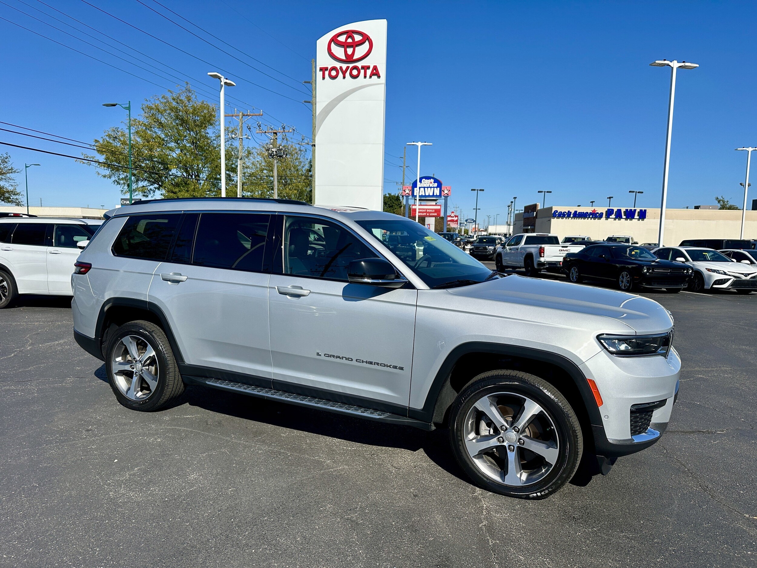 2023 Jeep Grand Cherokee Limited photo 2